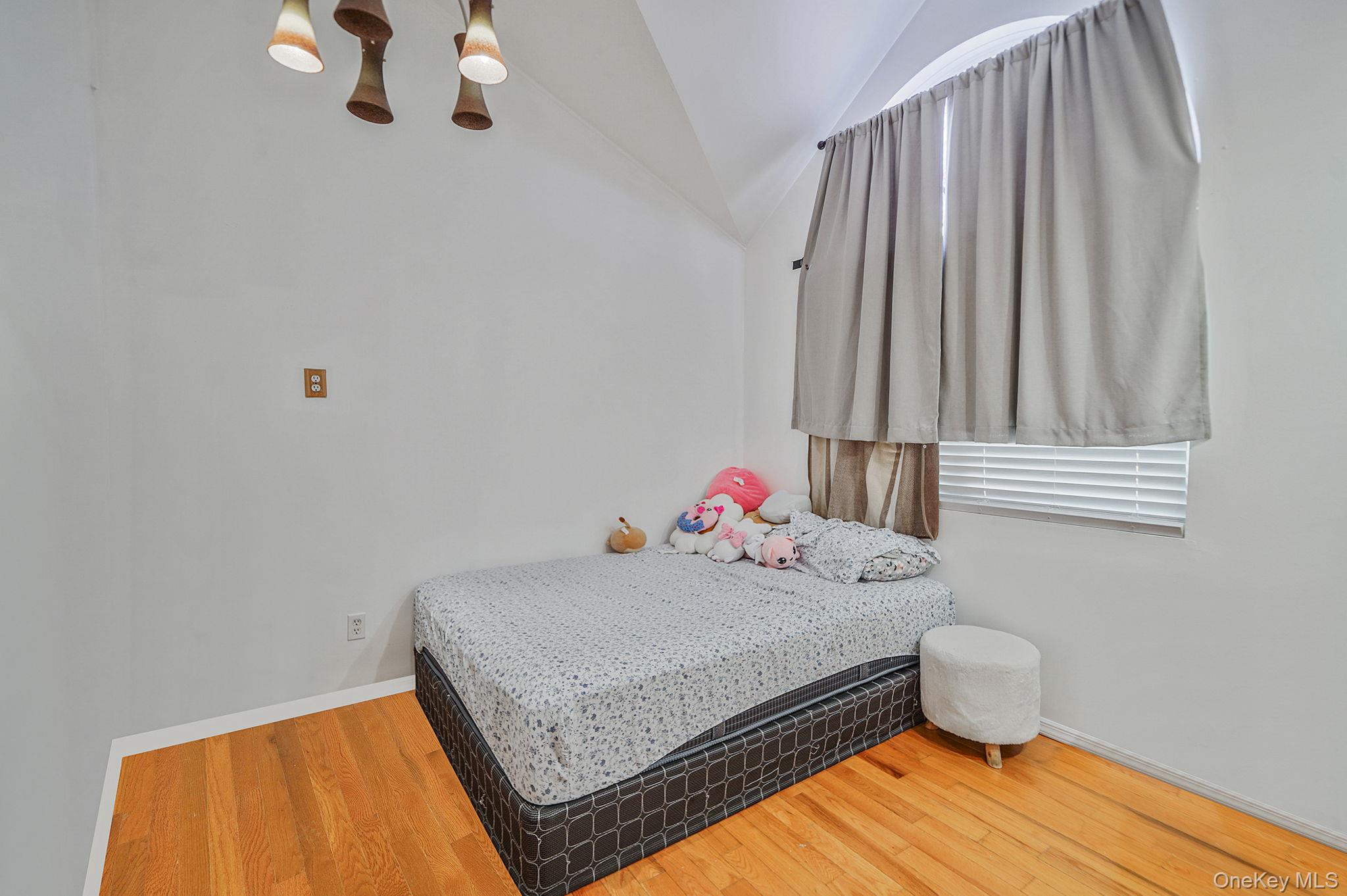 31 Pine Street, Central Islip, NY 11722