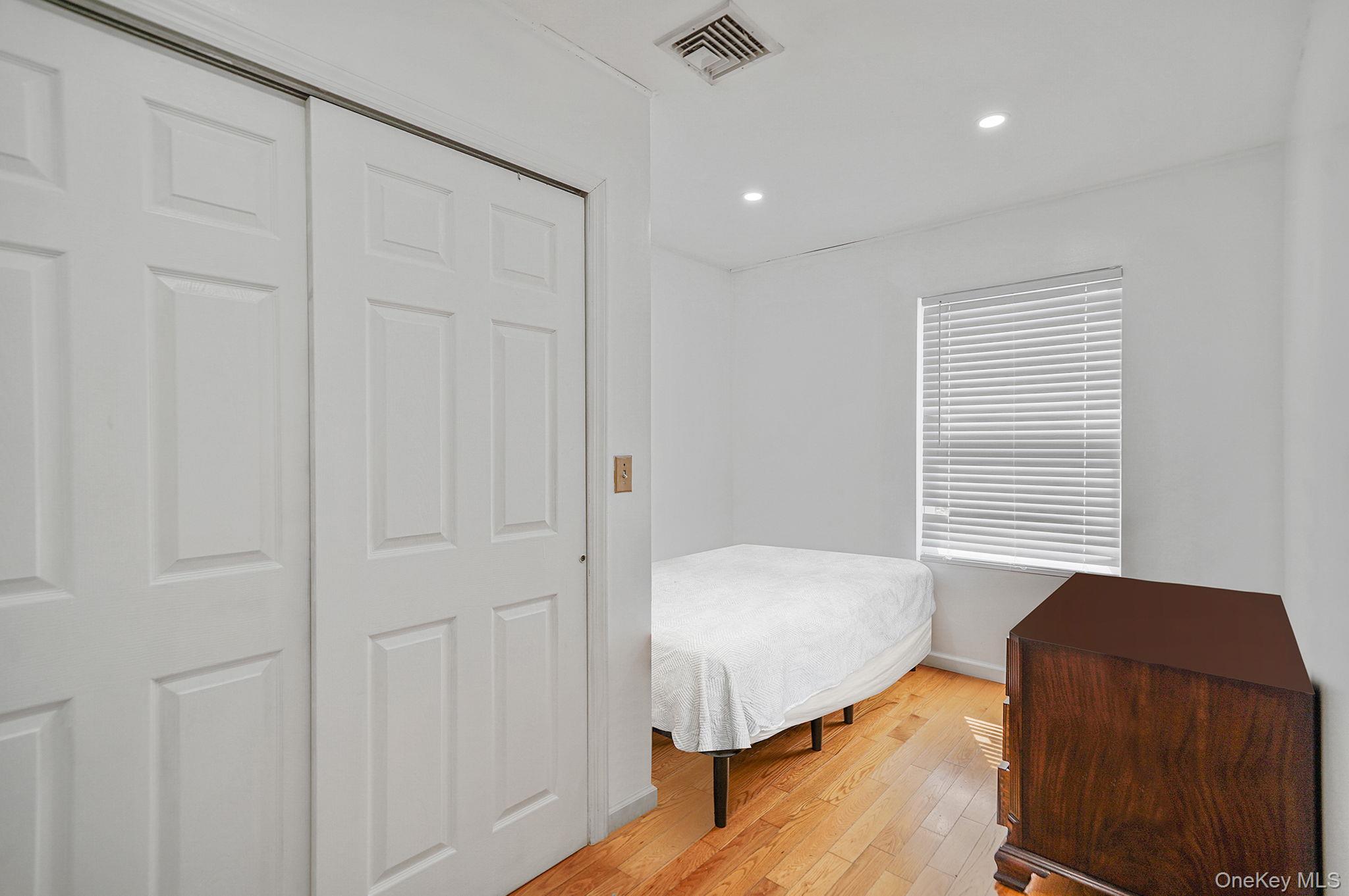 31 Pine Street, Central Islip, NY 11722