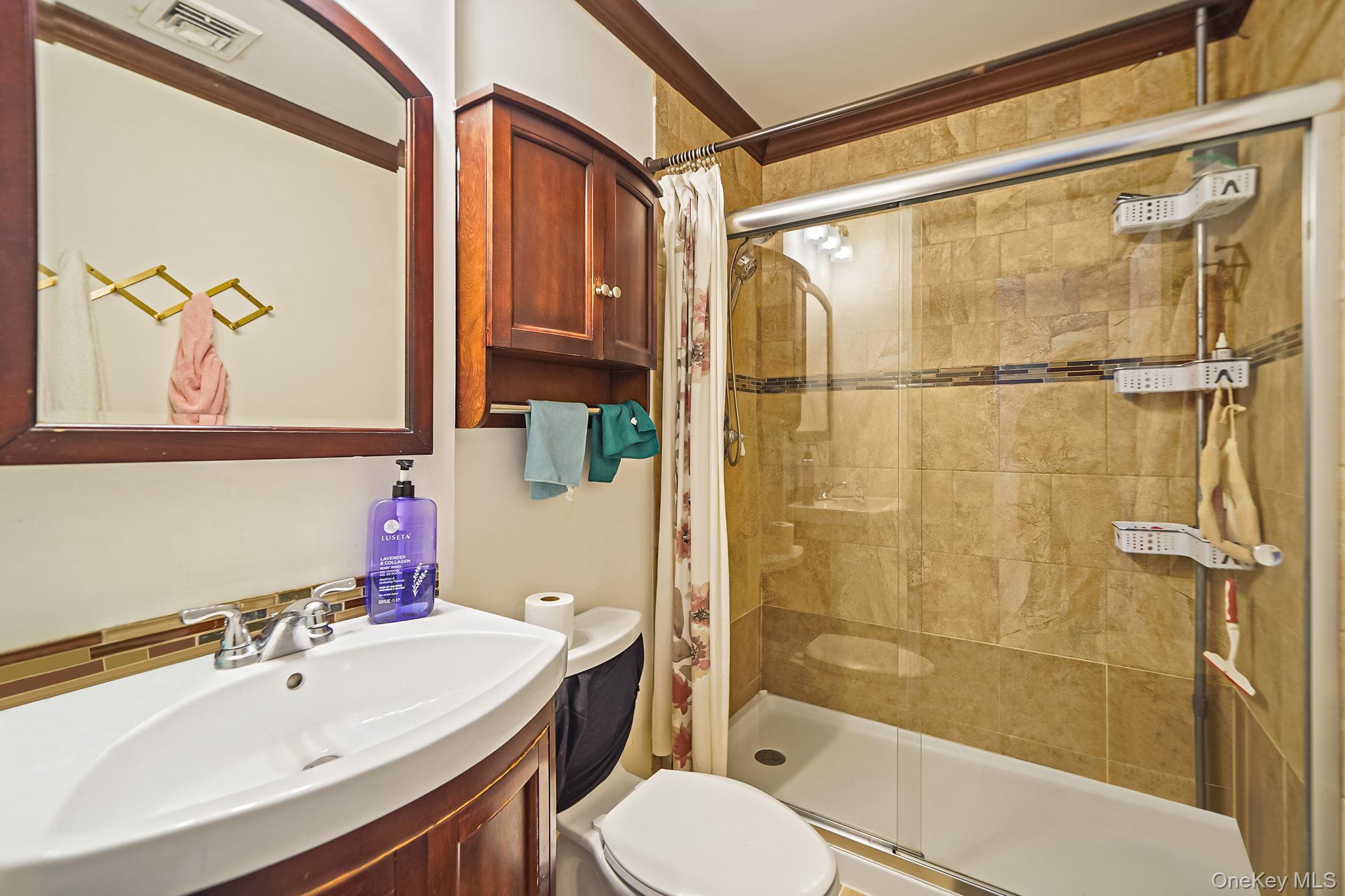 31 Pine Street, Central Islip, NY 11722