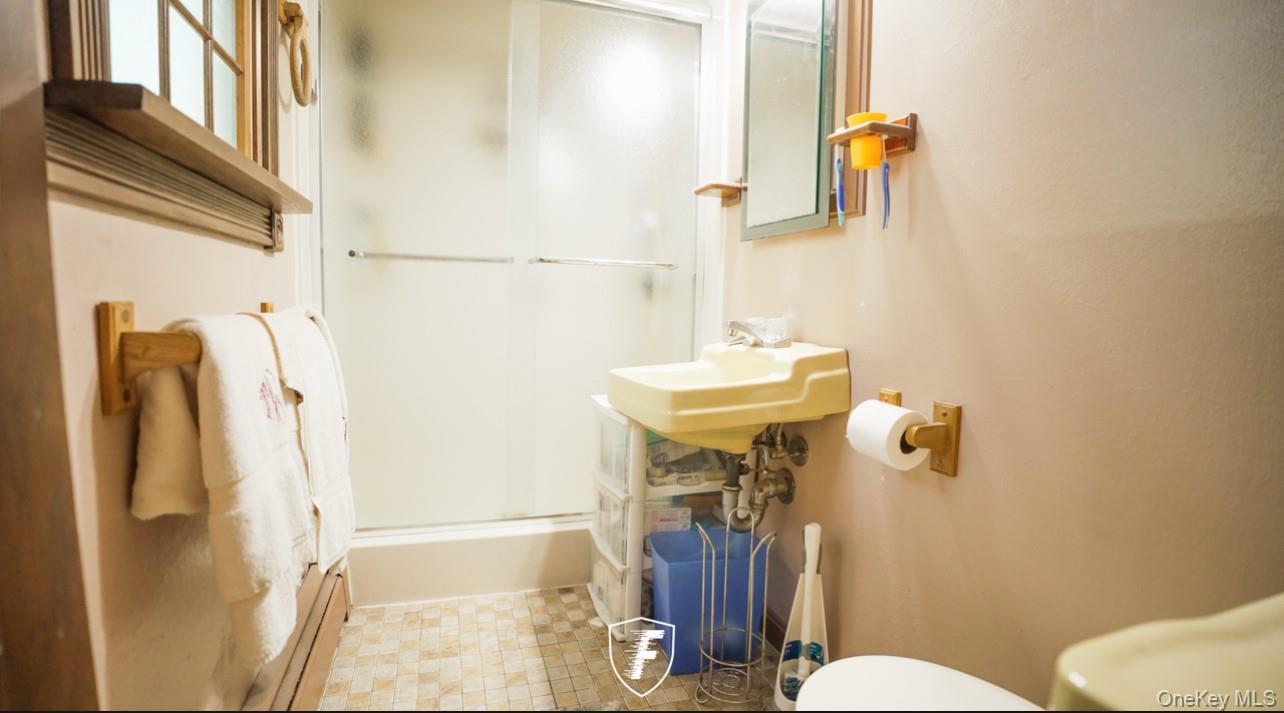 6 Waltie Court, West Babylon, NY 11704