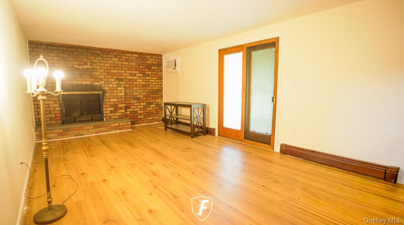 6 Waltie Court, West Babylon, NY 11704