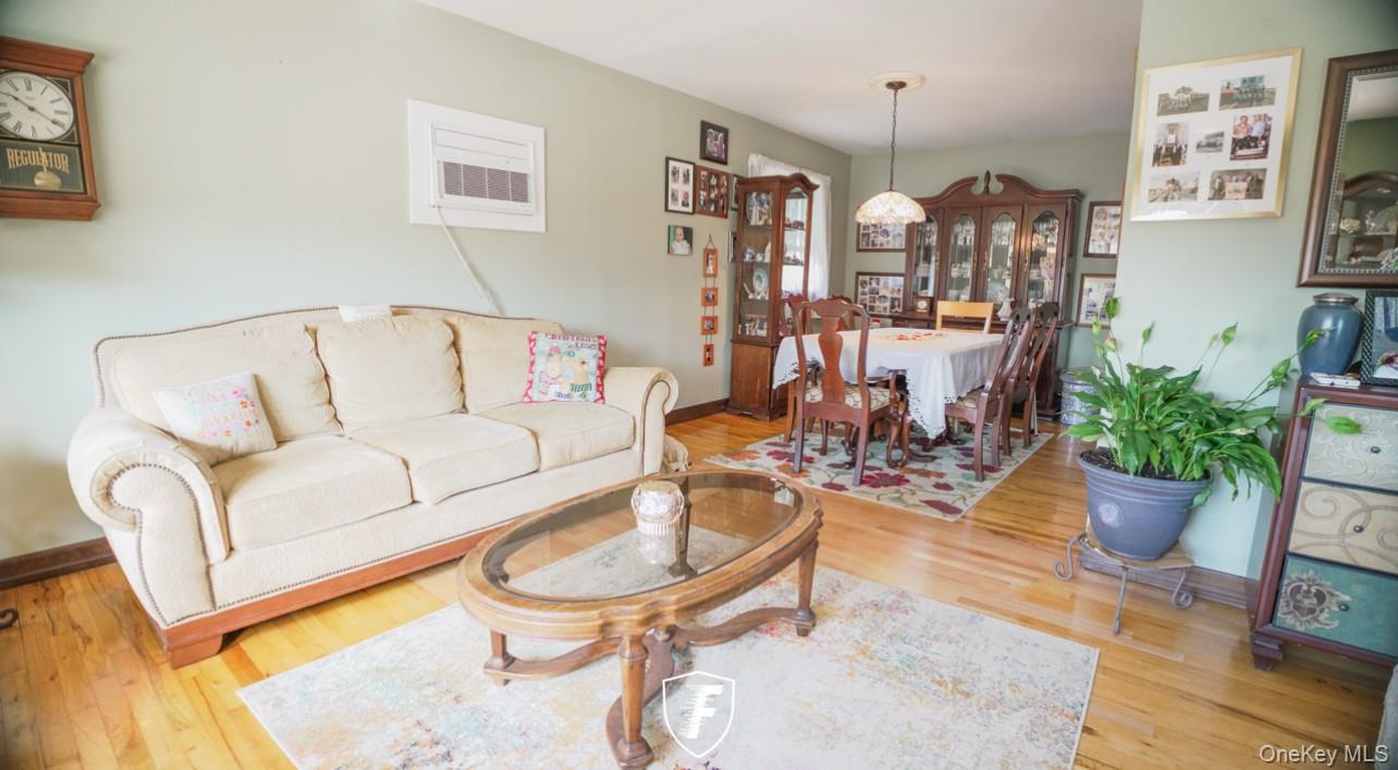 6 Waltie Court, West Babylon, NY 11704