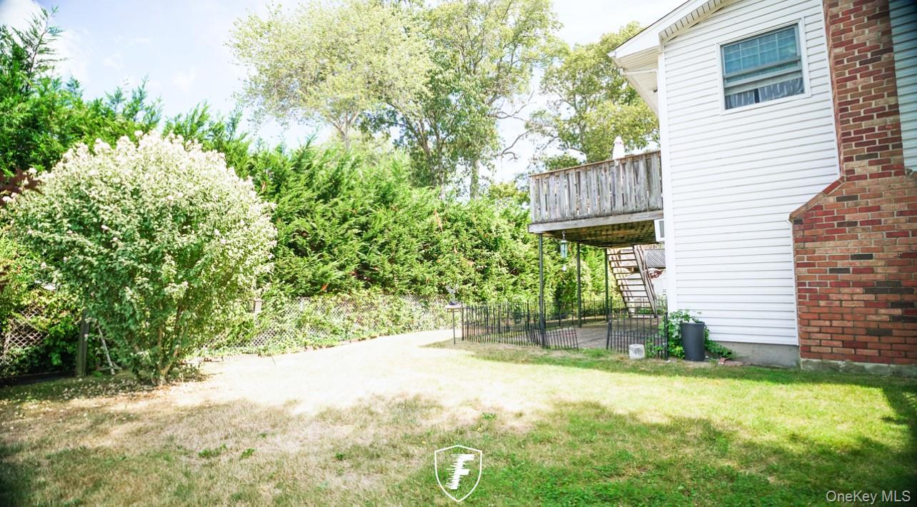 6 Waltie Court, West Babylon, NY 11704