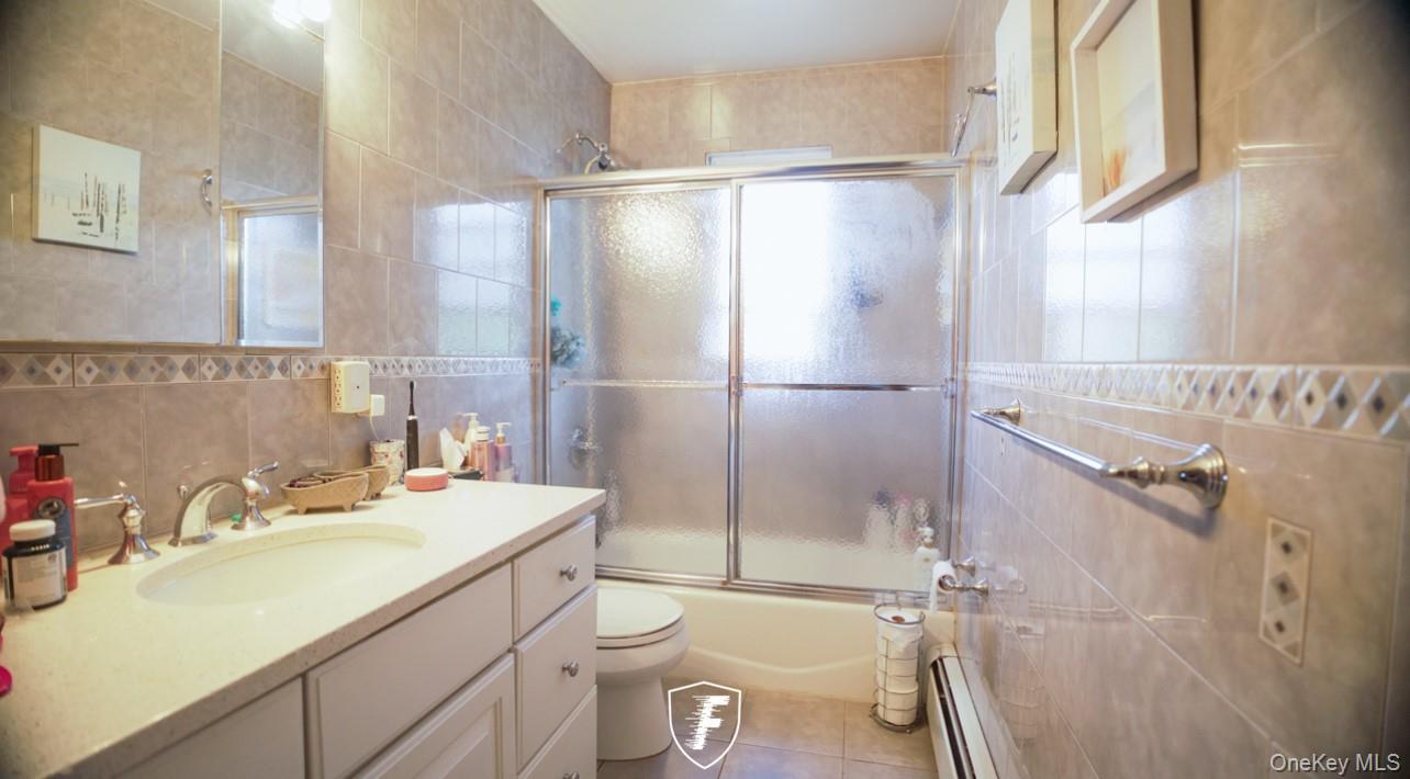 6 Waltie Court, West Babylon, NY 11704