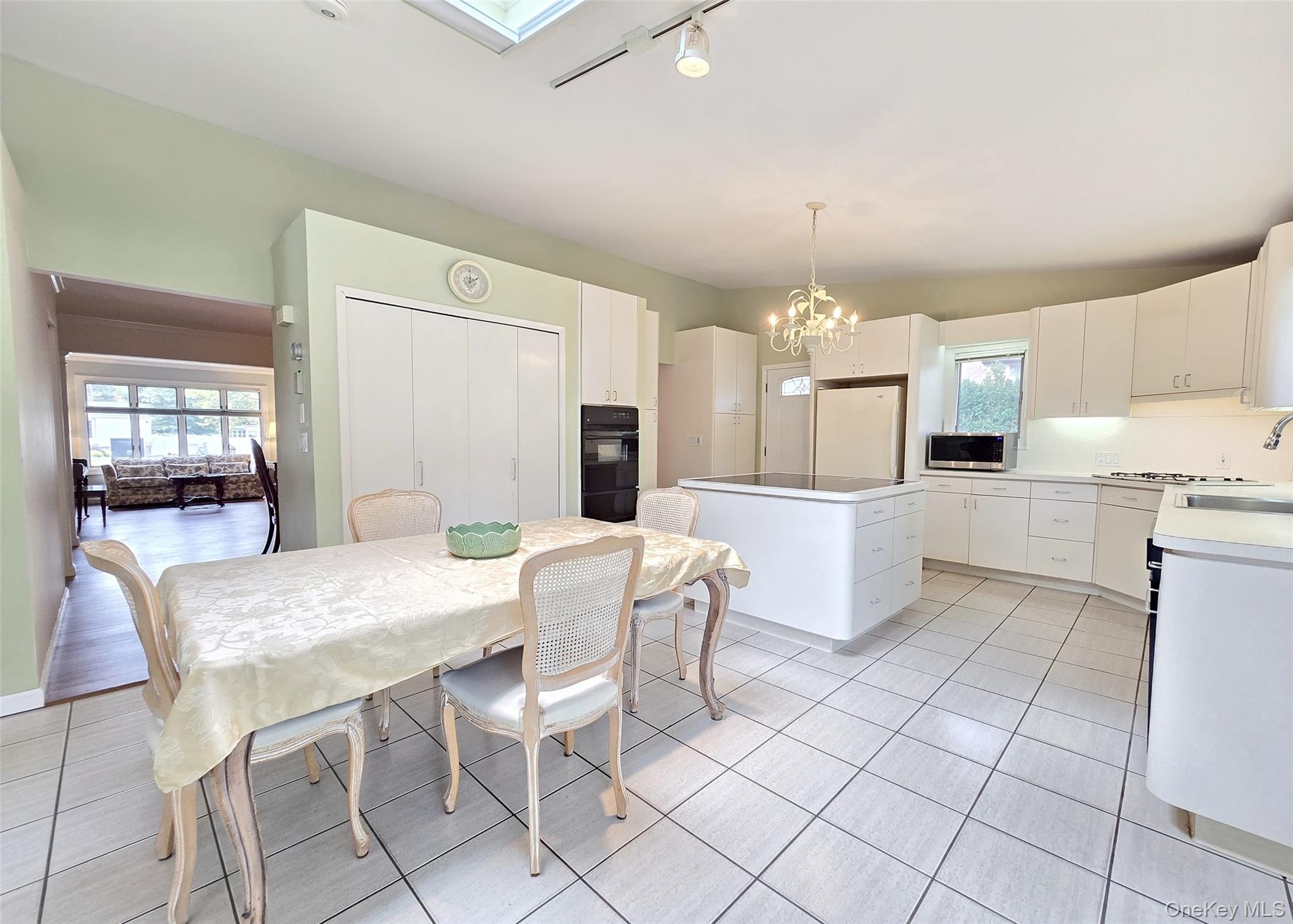 3 Candlestick Court, Dix Hills, NY 11746