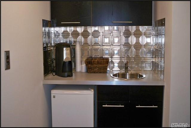 6226 Myrtle Avenue, Glendale, NY 11385