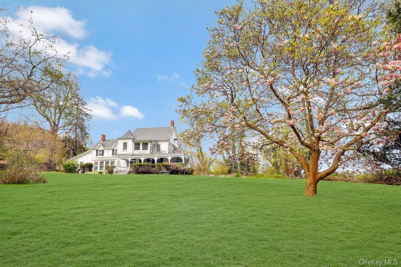 1008 W Shore Road, Mill Neck, NY 11771