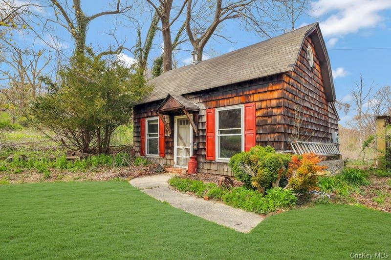 1008 W Shore Road, Mill Neck, NY 11771