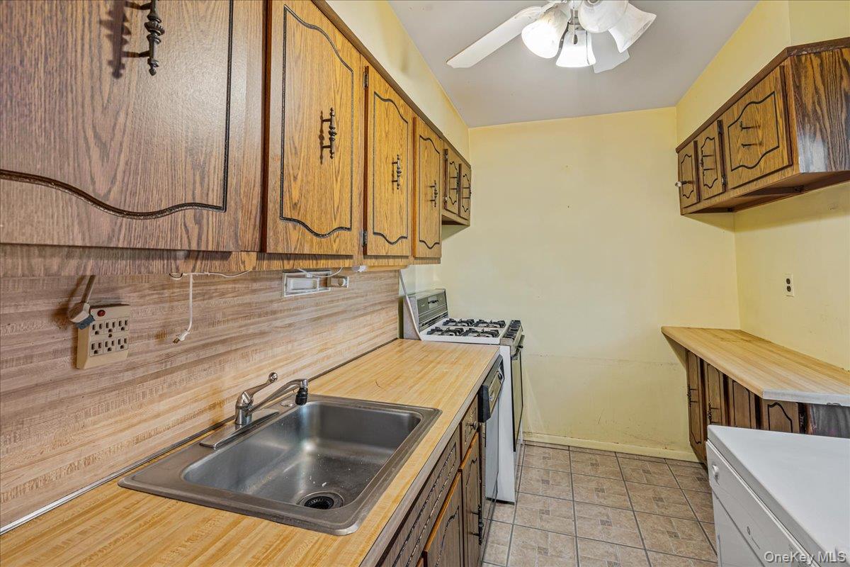 249-30 57 Avenue # 1, Little Neck, NY 11362