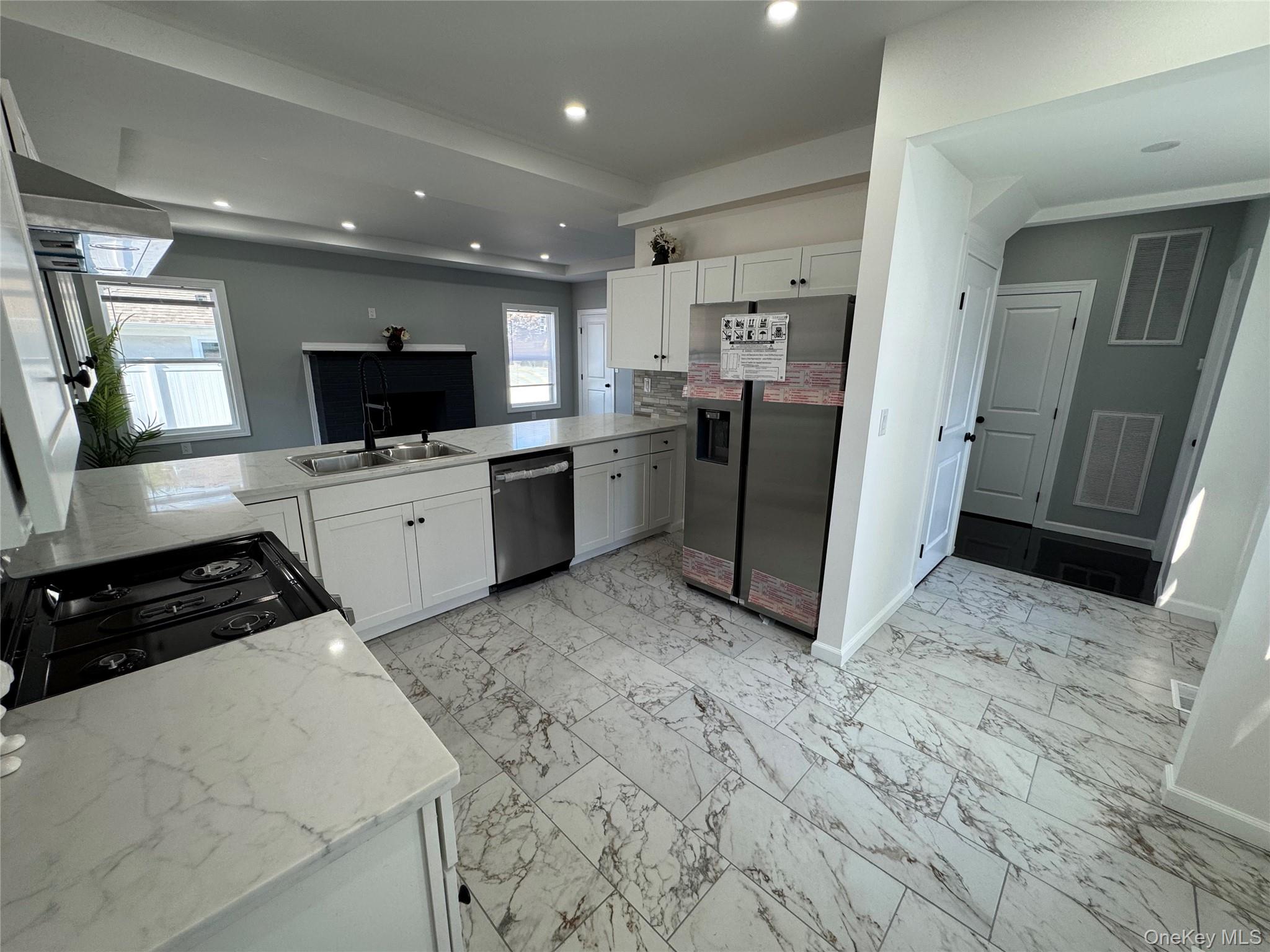 16 Garfield Place, Hempstead, NY 11550