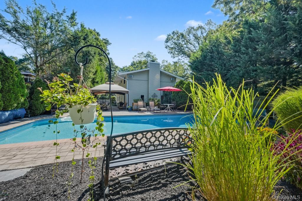 1 Deepdale Drive, Commack, NY 11725