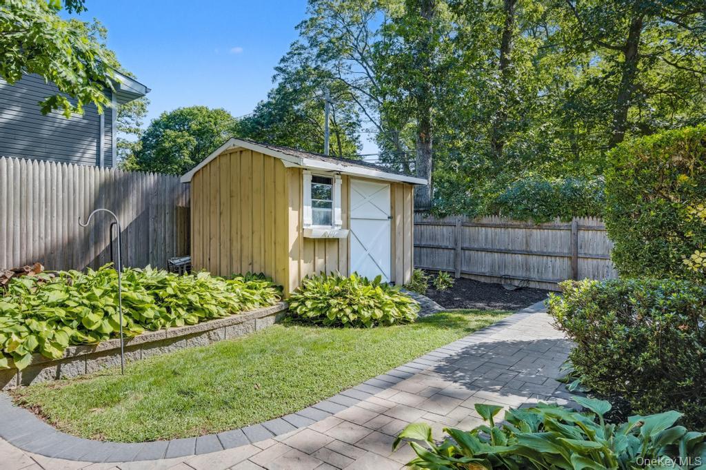 1 Deepdale Drive, Commack, NY 11725