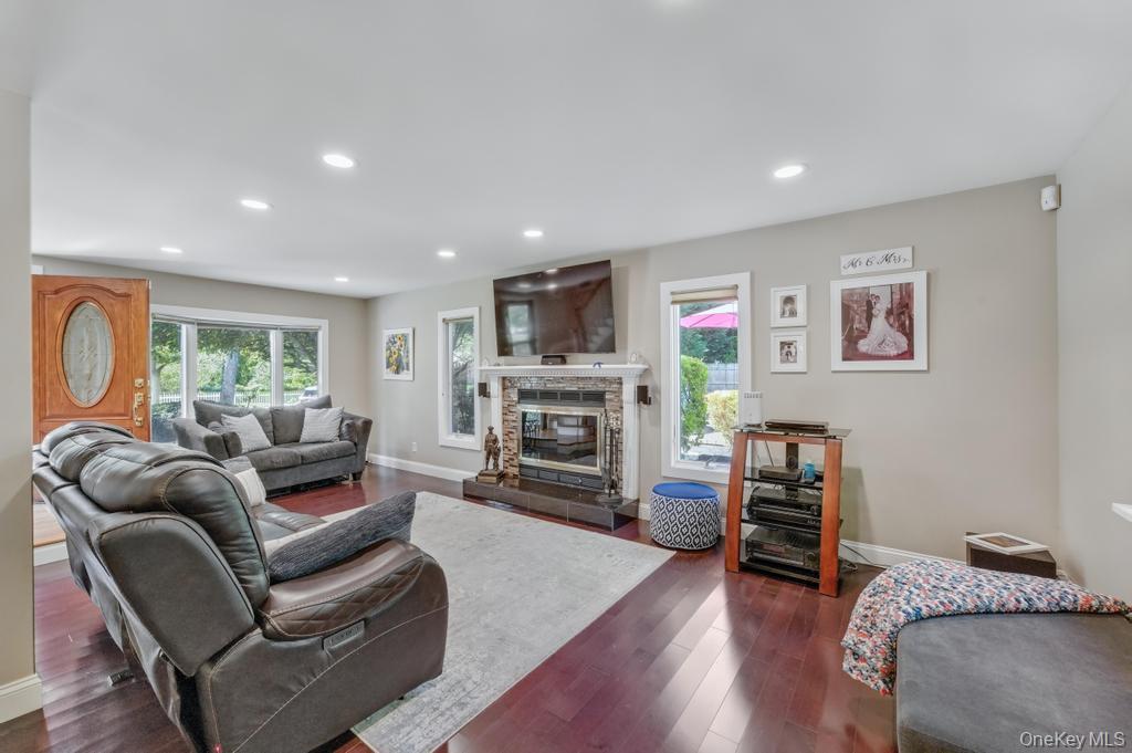 1 Deepdale Drive, Commack, NY 11725