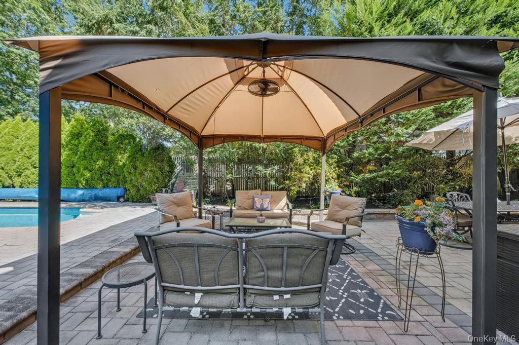 1 Deepdale Drive, Commack, NY 11725