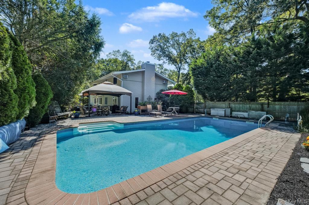 1 Deepdale Drive, Commack, NY 11725