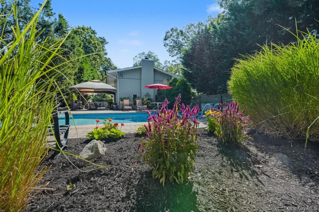 1 Deepdale Drive, Commack, NY 11725