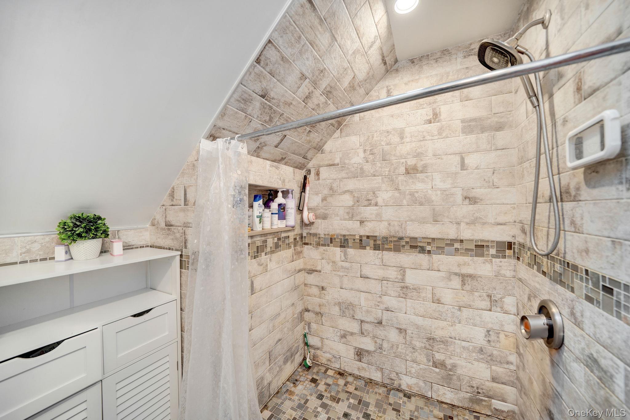 138 Ormonde Boulevard, Valley Stream, NY 11580