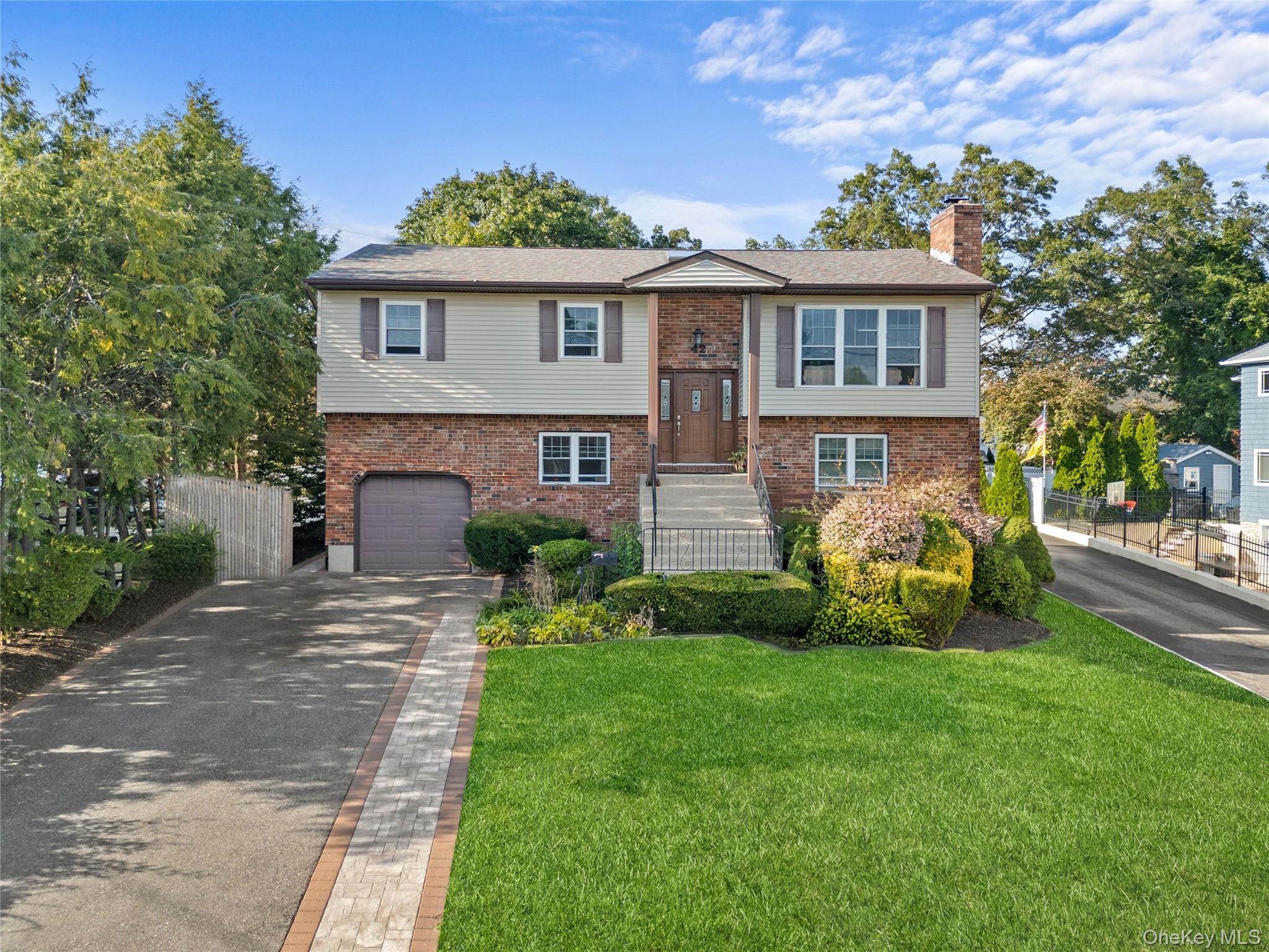 42 Schoolhouse Road, Old Bethpage, NY 11804