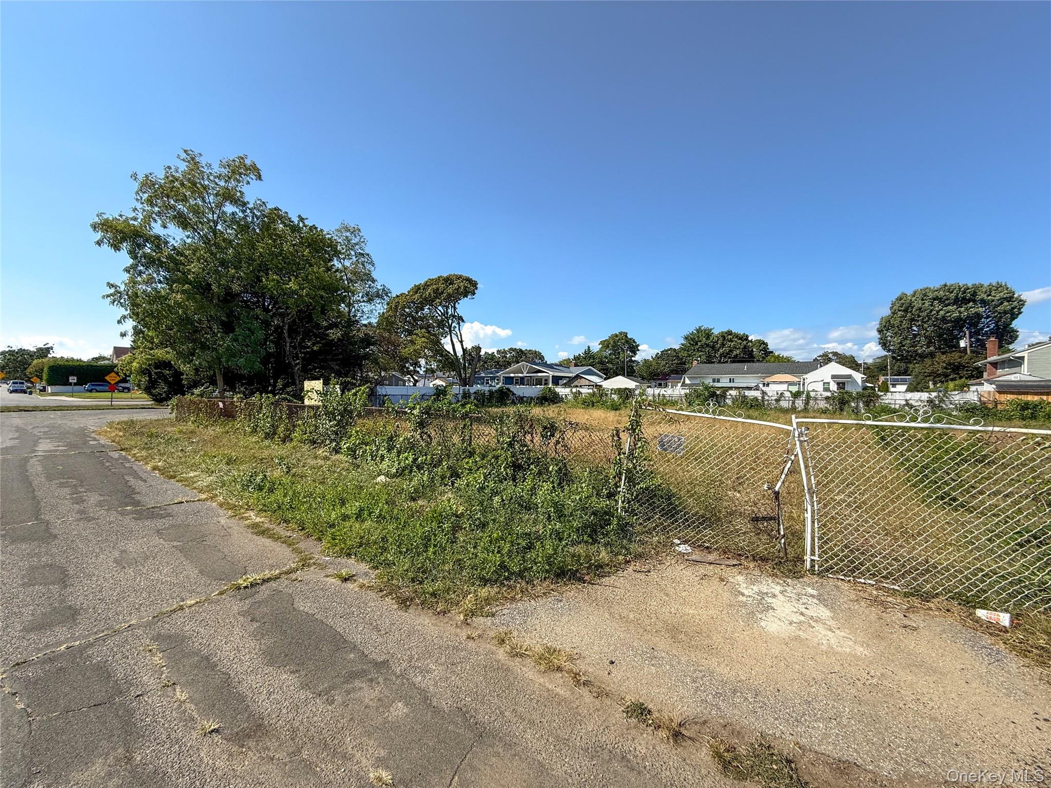 485 42nd Street, North Lindenhurst, NY 11757