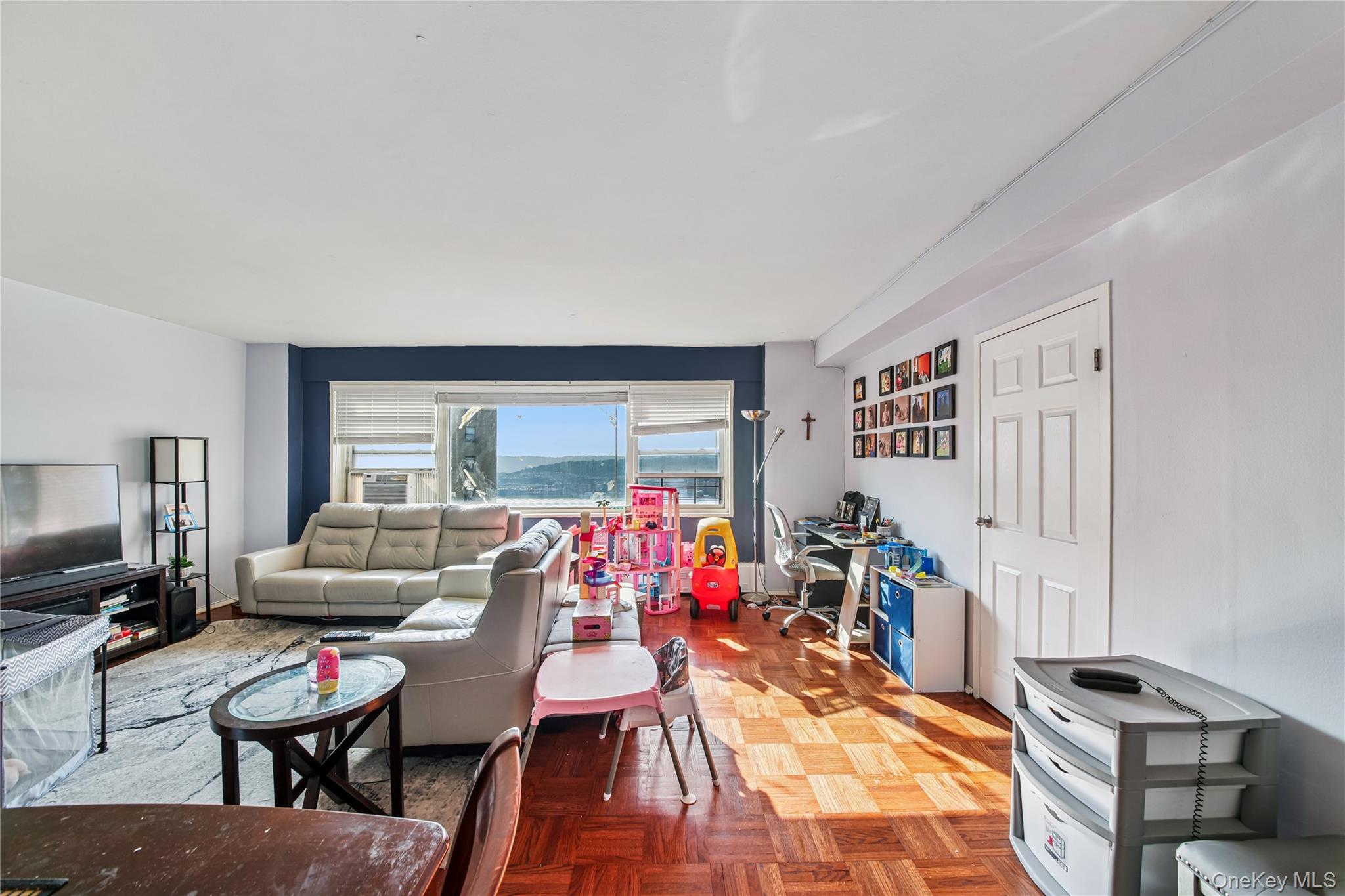 5 Fordham Hill Oval # 15A, Bronx, NY 10468