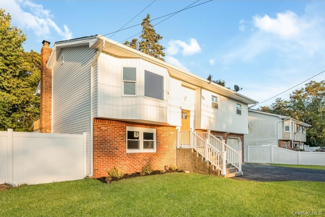 159 Coates Avenue N, Holbrook, NY 11741