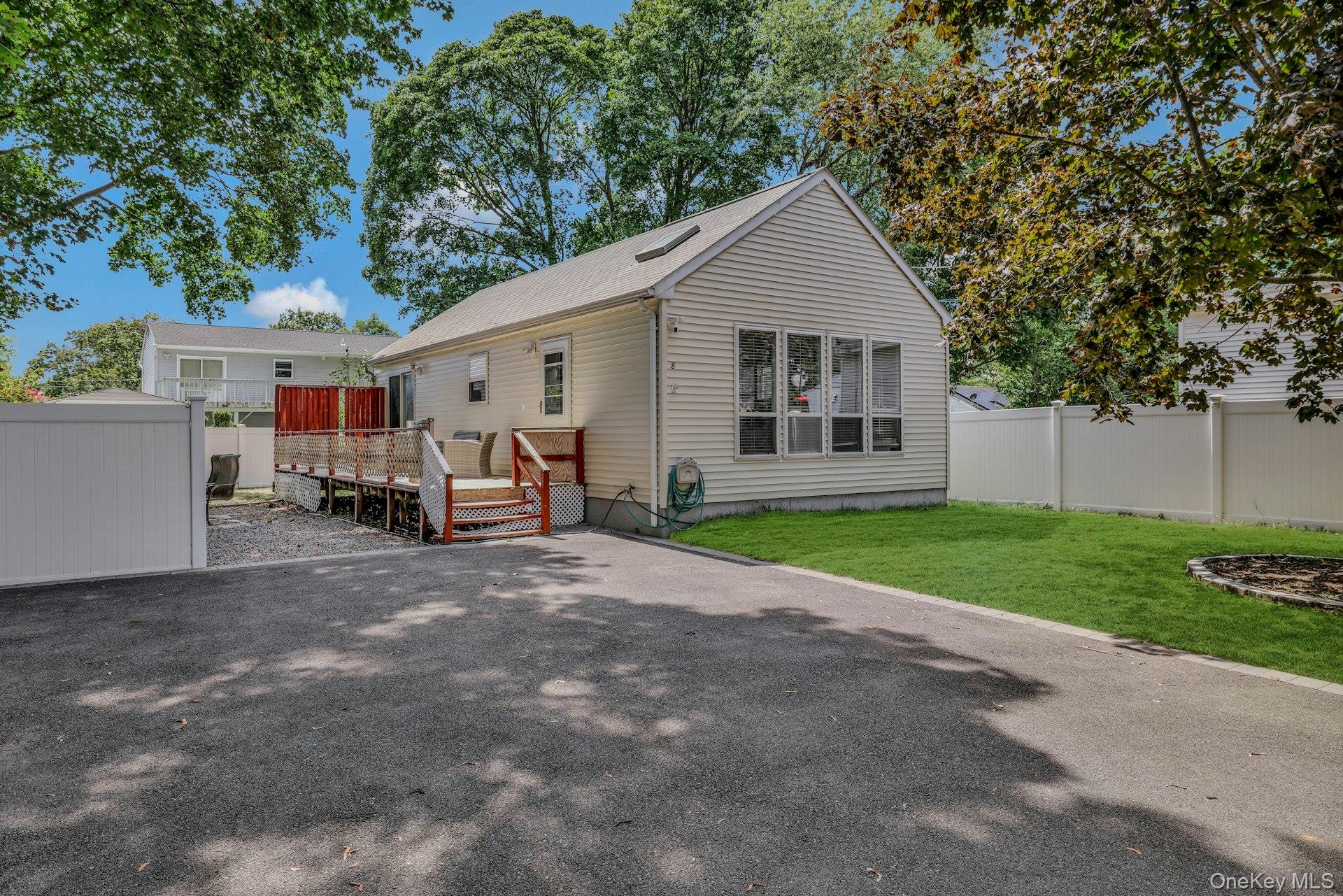 8 Holbrook Street, Bay Shore, NY 11706