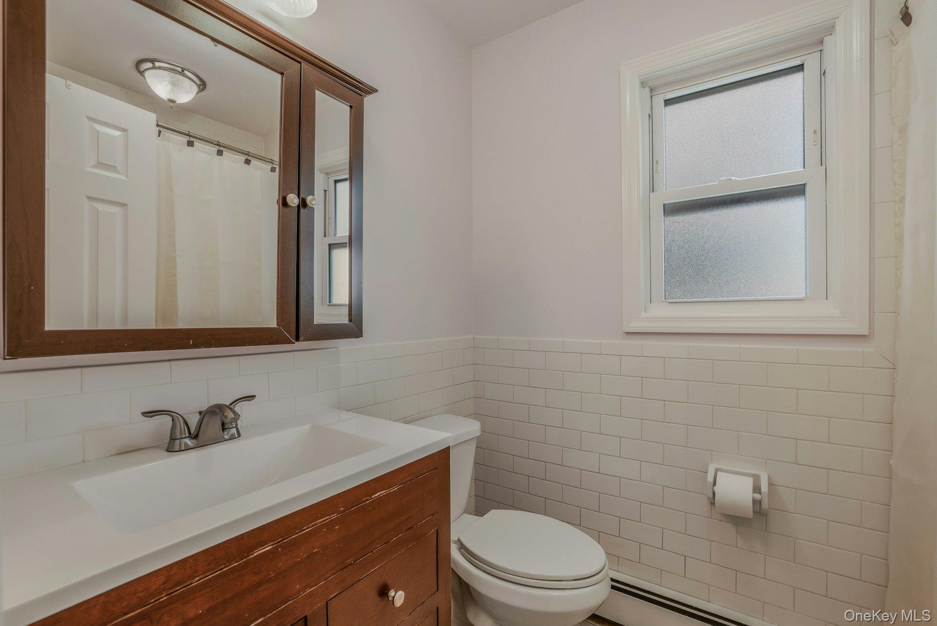 8 Holbrook Street, Bay Shore, NY 11706