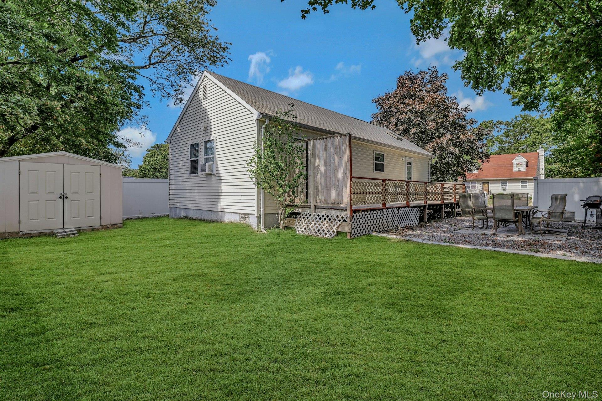 8 Holbrook Street, Bay Shore, NY 11706