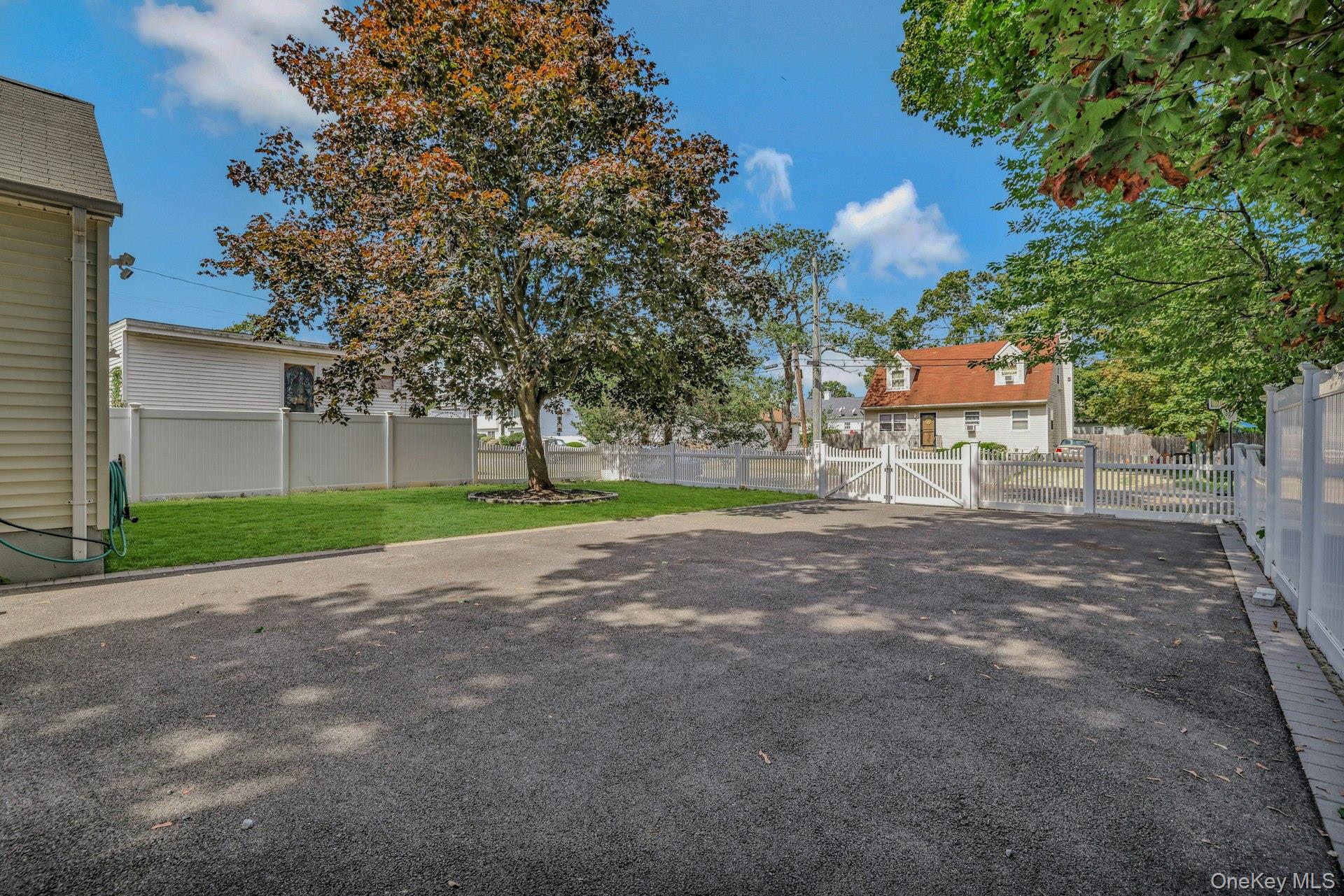 8 Holbrook Street, Bay Shore, NY 11706