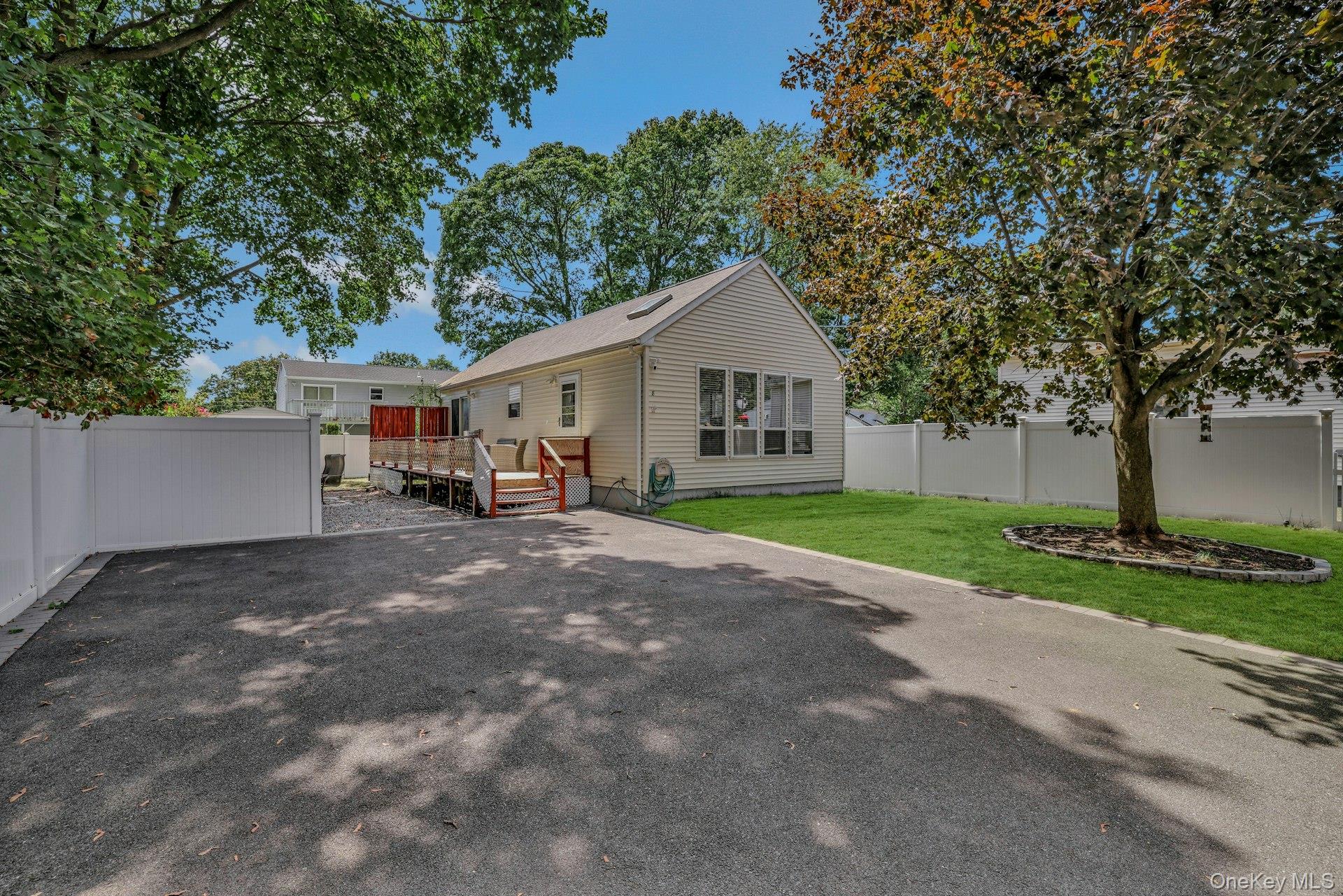 8 Holbrook Street, Bay Shore, NY 11706