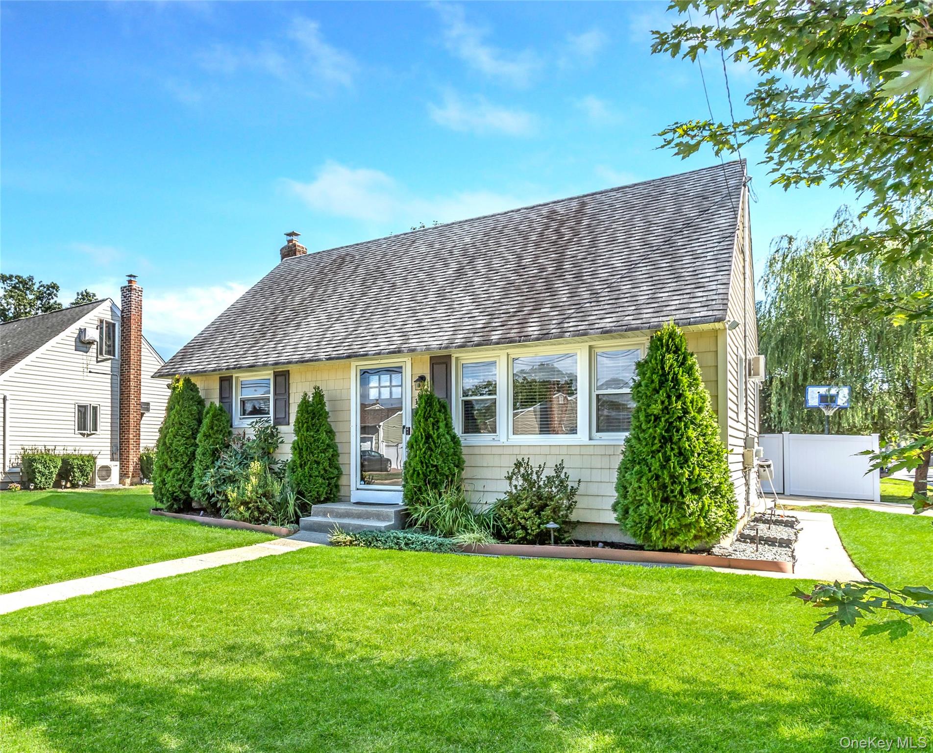 174 N Nassau Avenue, Massapequa, NY 11758