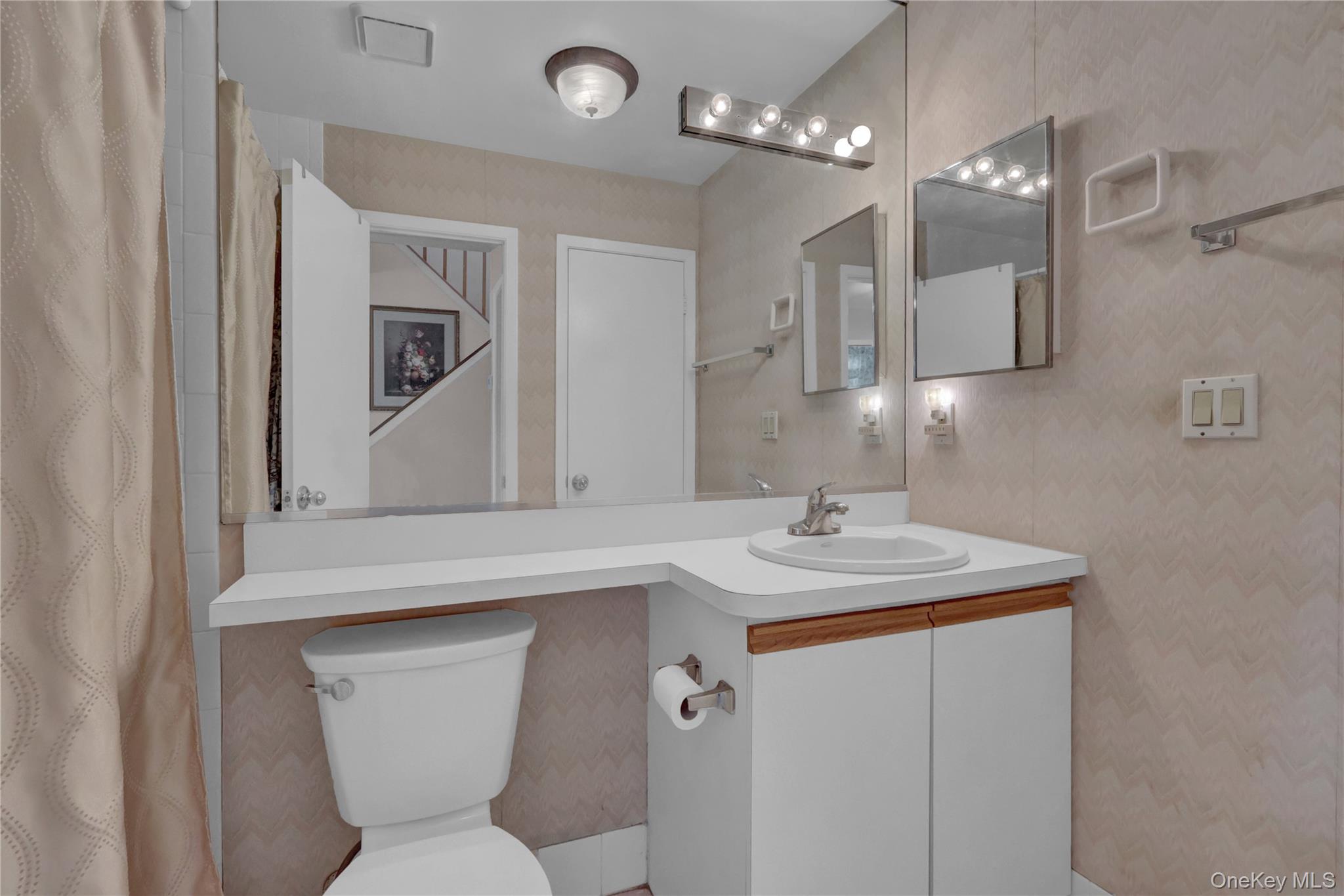 5 Delaware Court, Coram, NY 11727