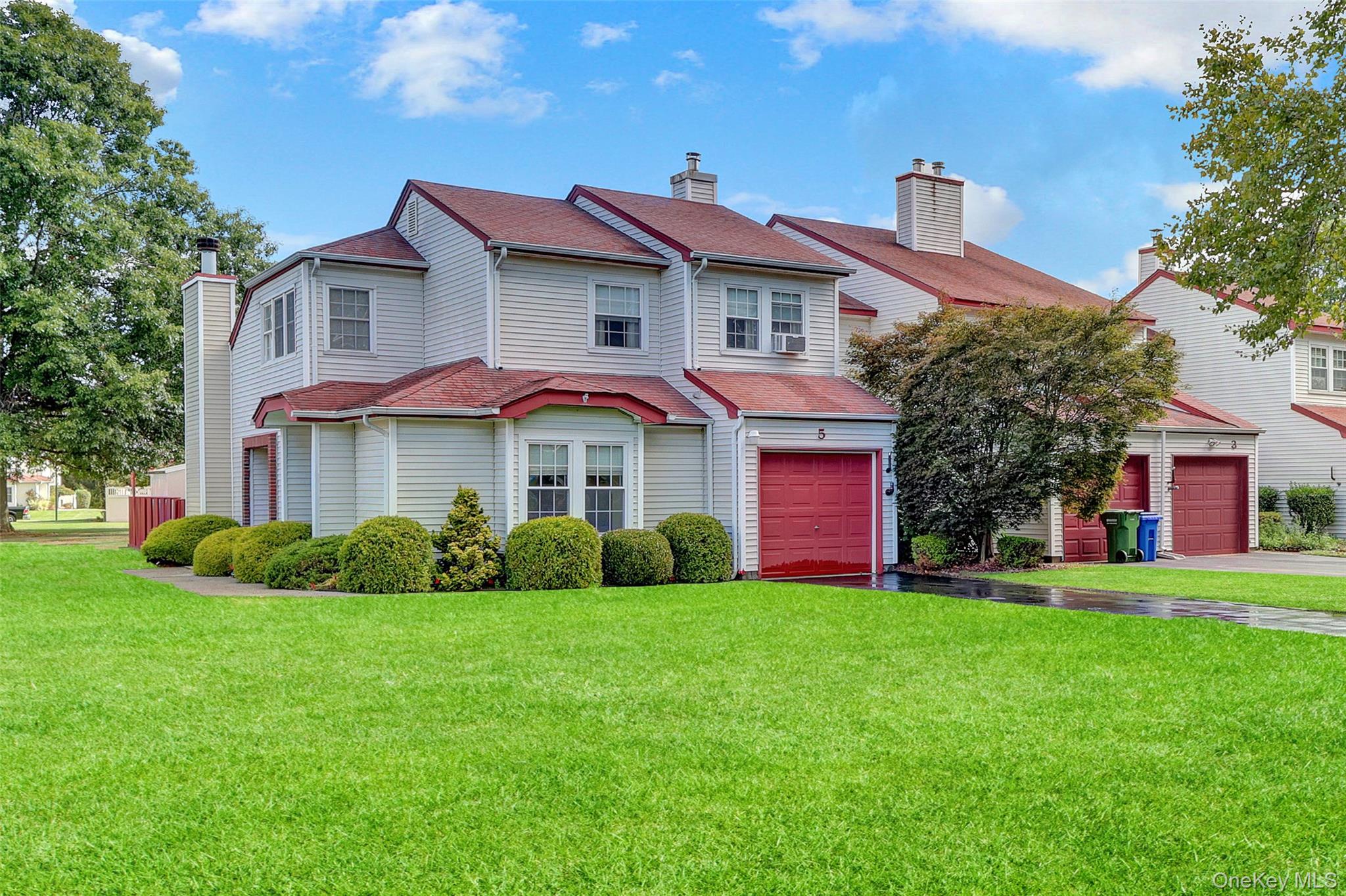 5 Delaware Court, Coram, NY 11727