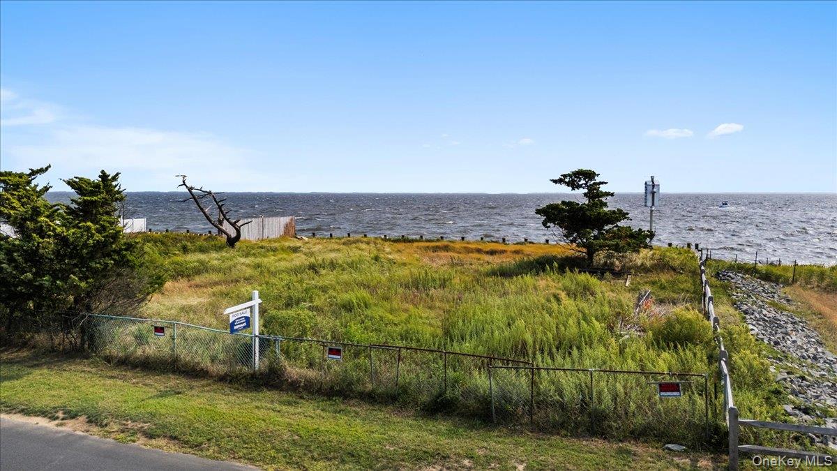 20 S Breeze Drive, East Patchogue, NY 11772