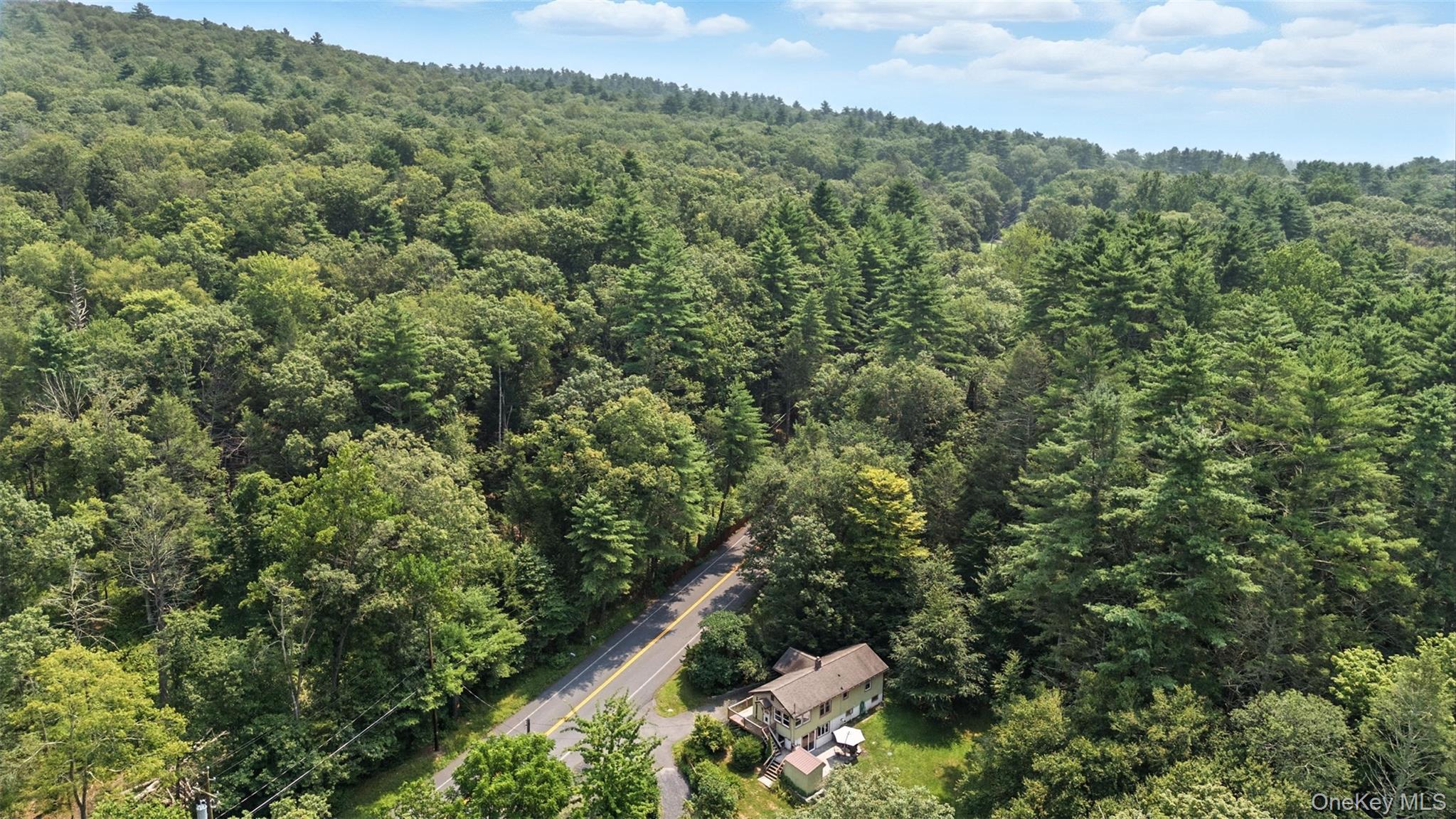 265 Oakland Valley Road, Cuddebackville, NY 12729