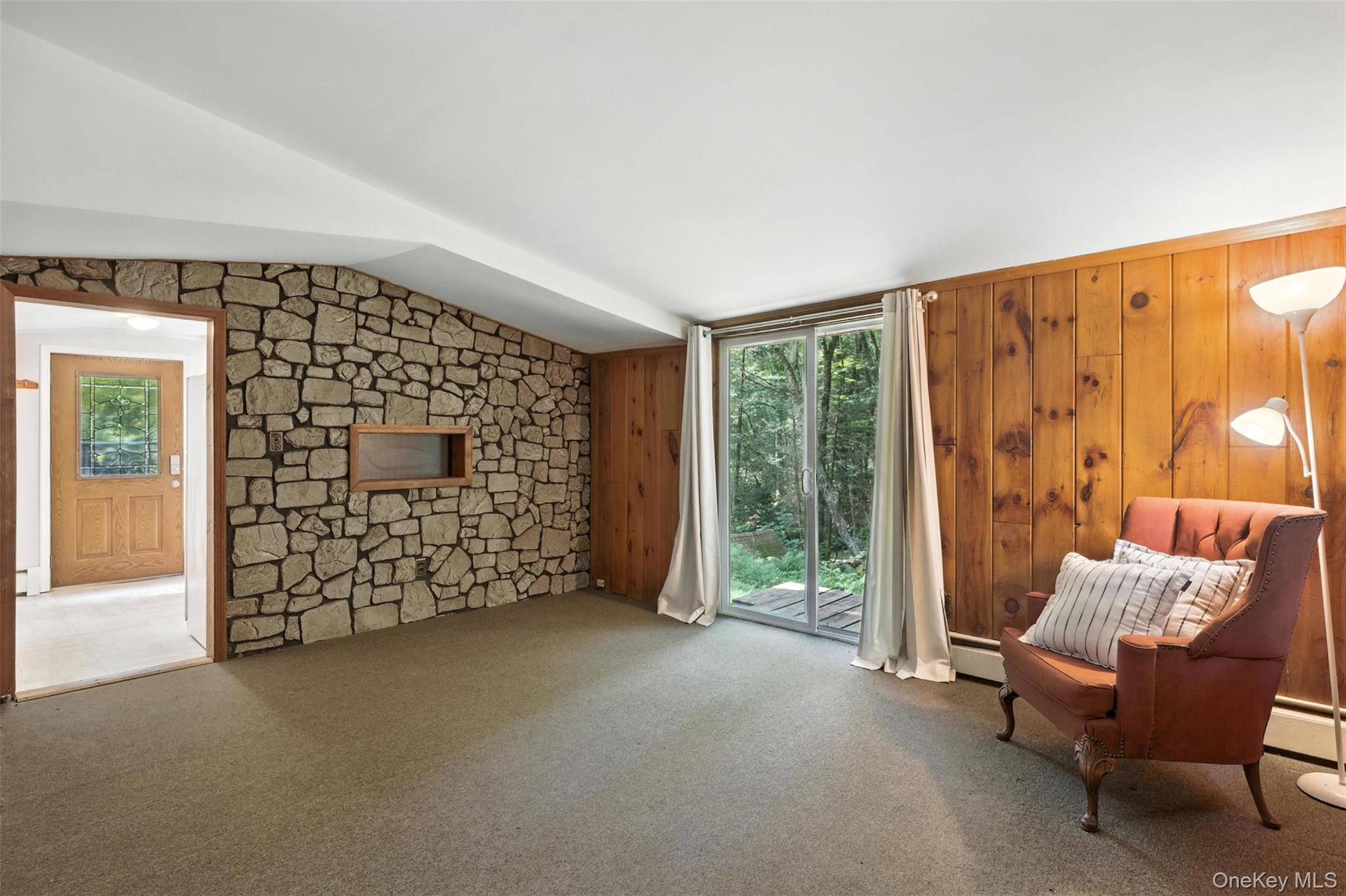 265 Oakland Valley Road, Cuddebackville, NY 12729