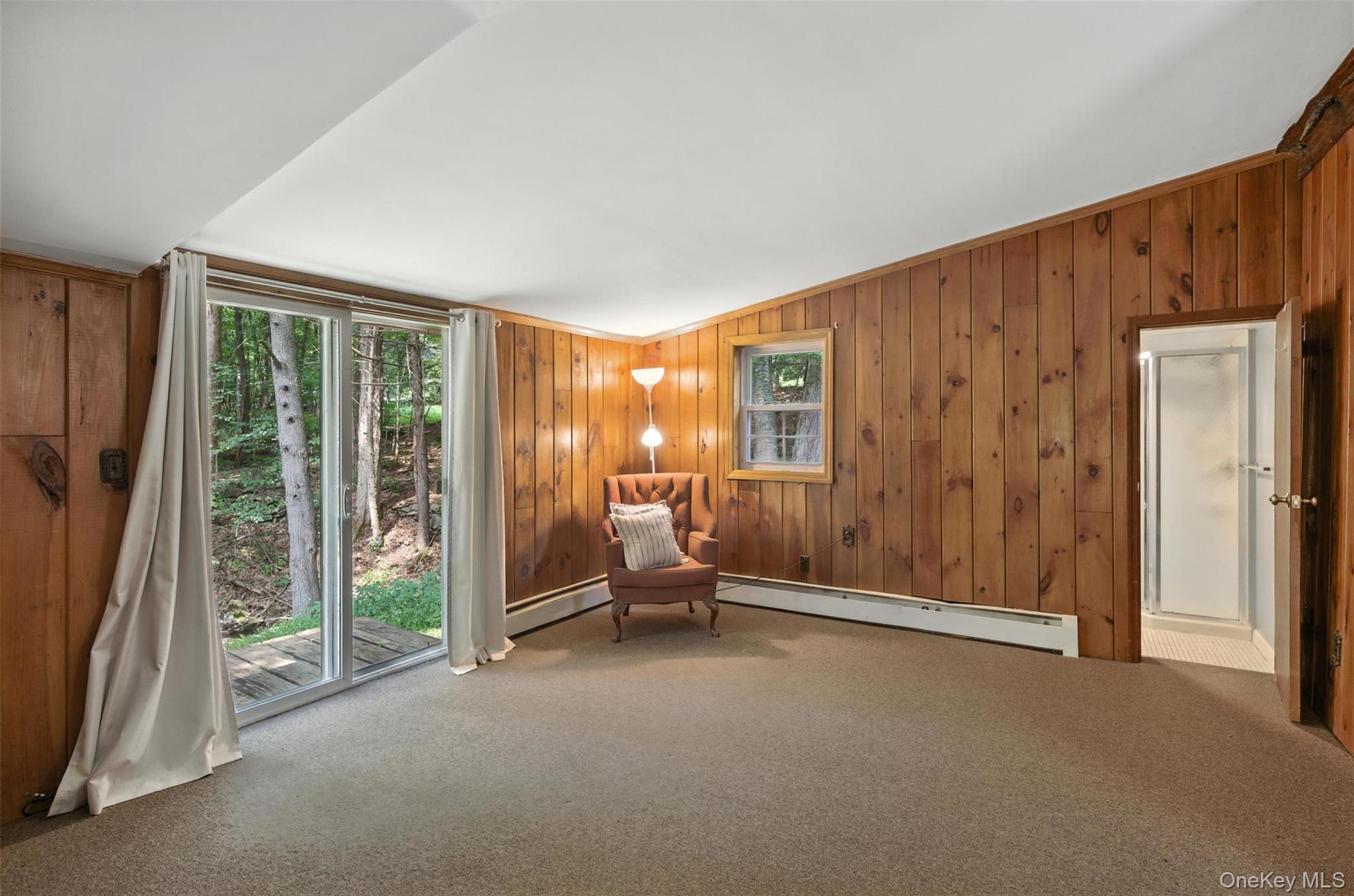 265 Oakland Valley Road, Cuddebackville, NY 12729