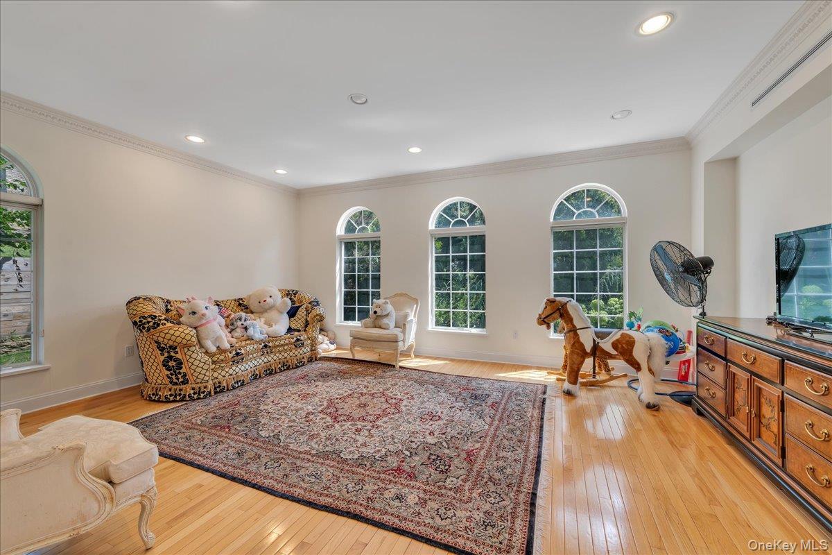 90 GREEN LEAF Hill, Great Neck, NY 11023