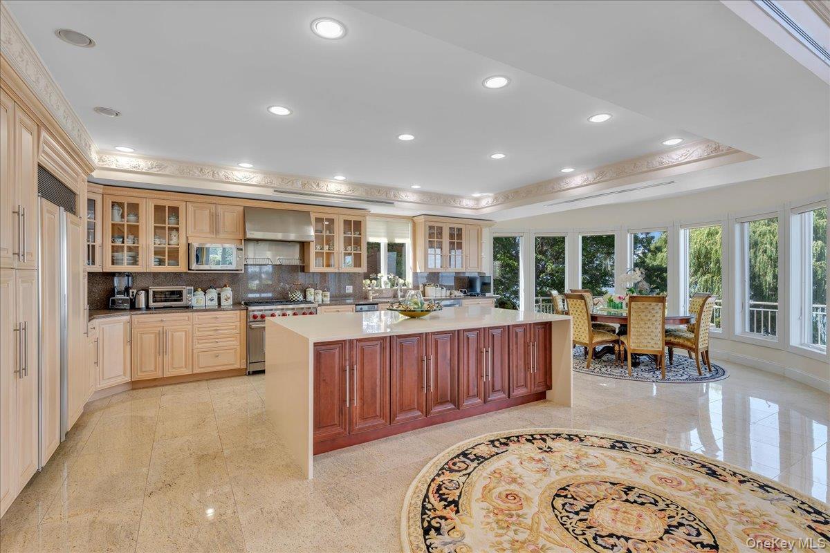 90 GREEN LEAF Hill, Great Neck, NY 11023