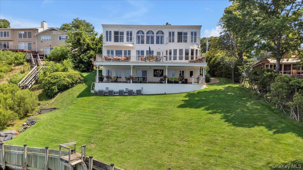 90 GREEN LEAF Hill, Great Neck, NY 11023