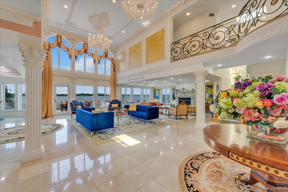 90 GREEN LEAF Hill, Great Neck, NY 11023