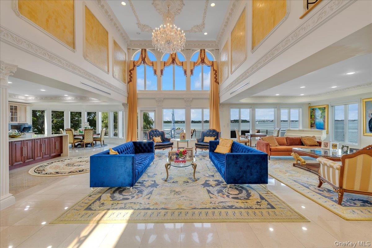 90 GREEN LEAF Hill, Great Neck, NY 11023