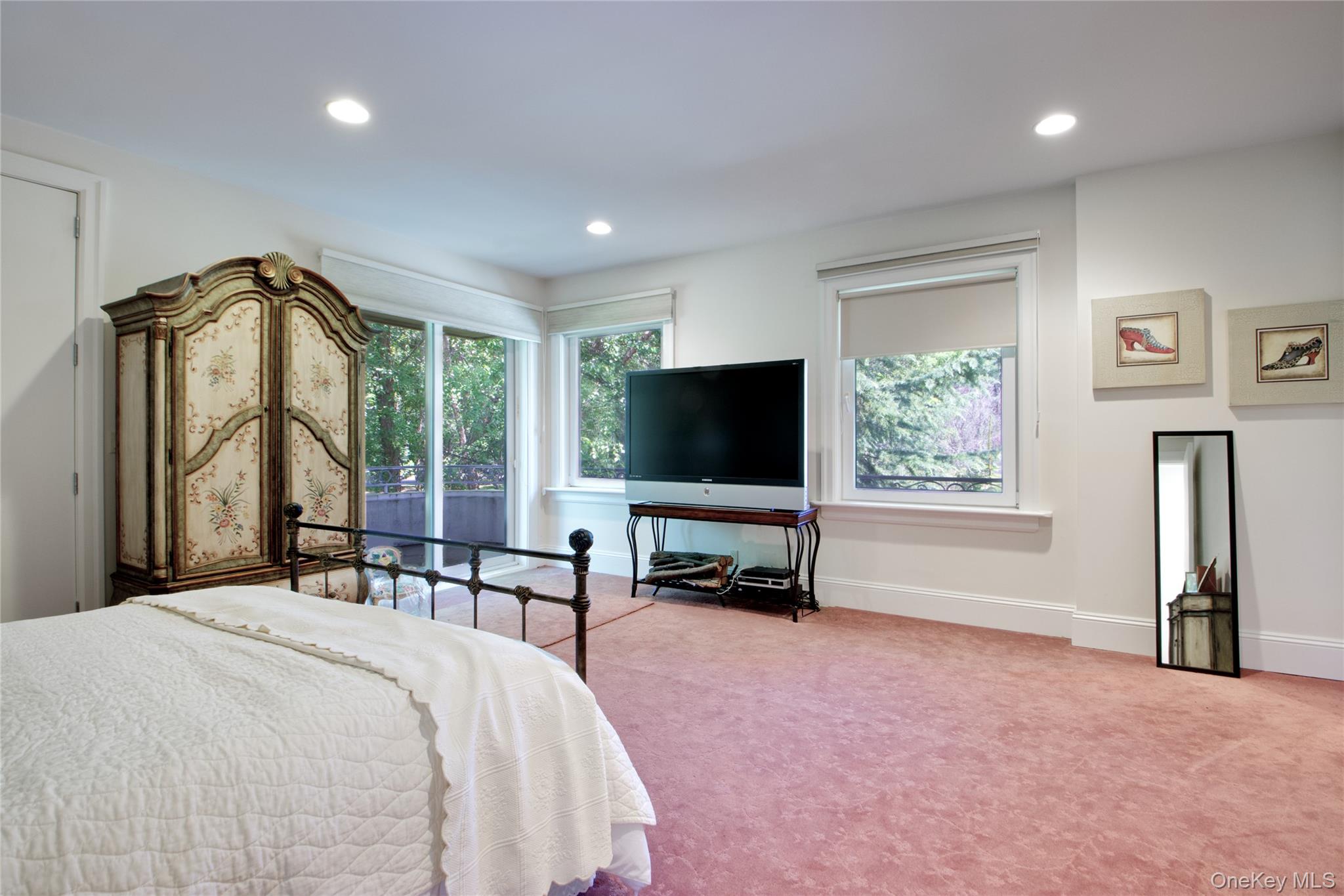 6 Old Wagon Lane, Old Westbury, NY 11568