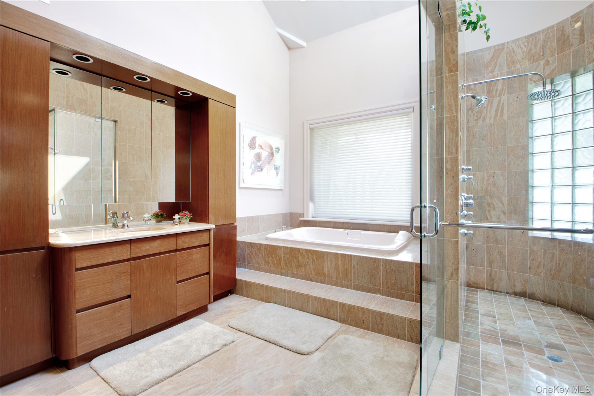 6 Old Wagon Lane, Old Westbury, NY 11568