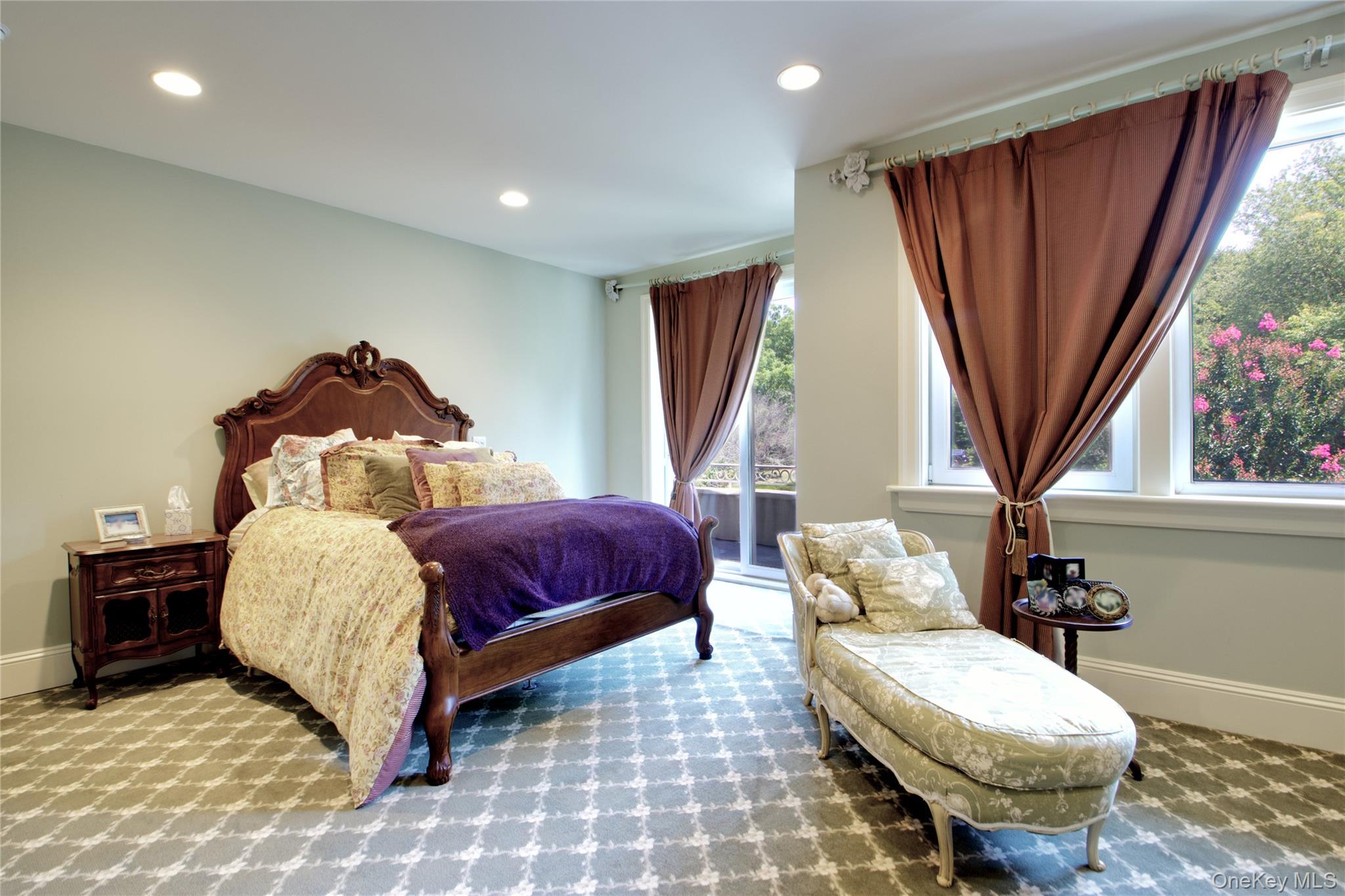 6 Old Wagon Lane, Old Westbury, NY 11568