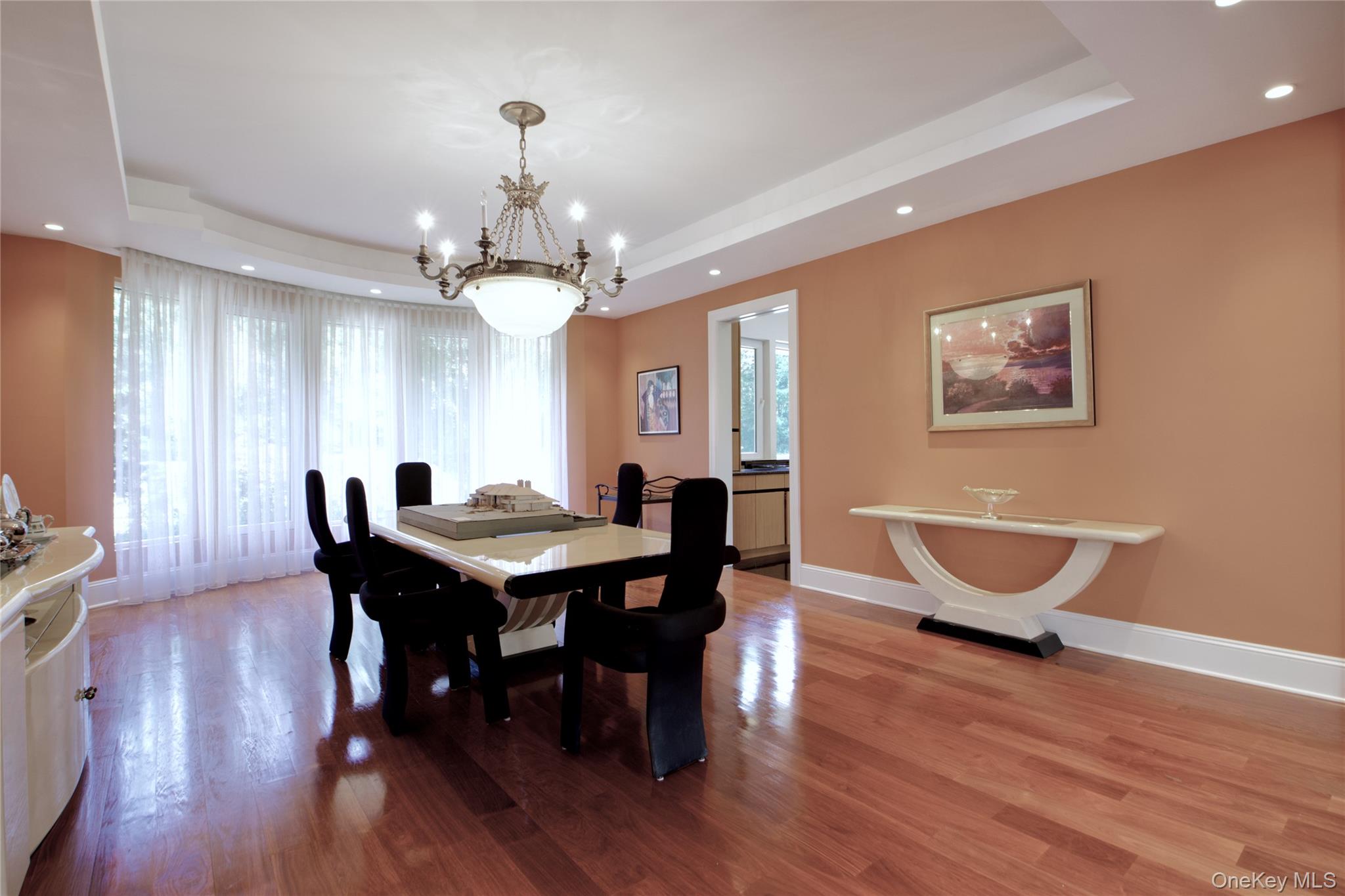 6 Old Wagon Lane, Old Westbury, NY 11568