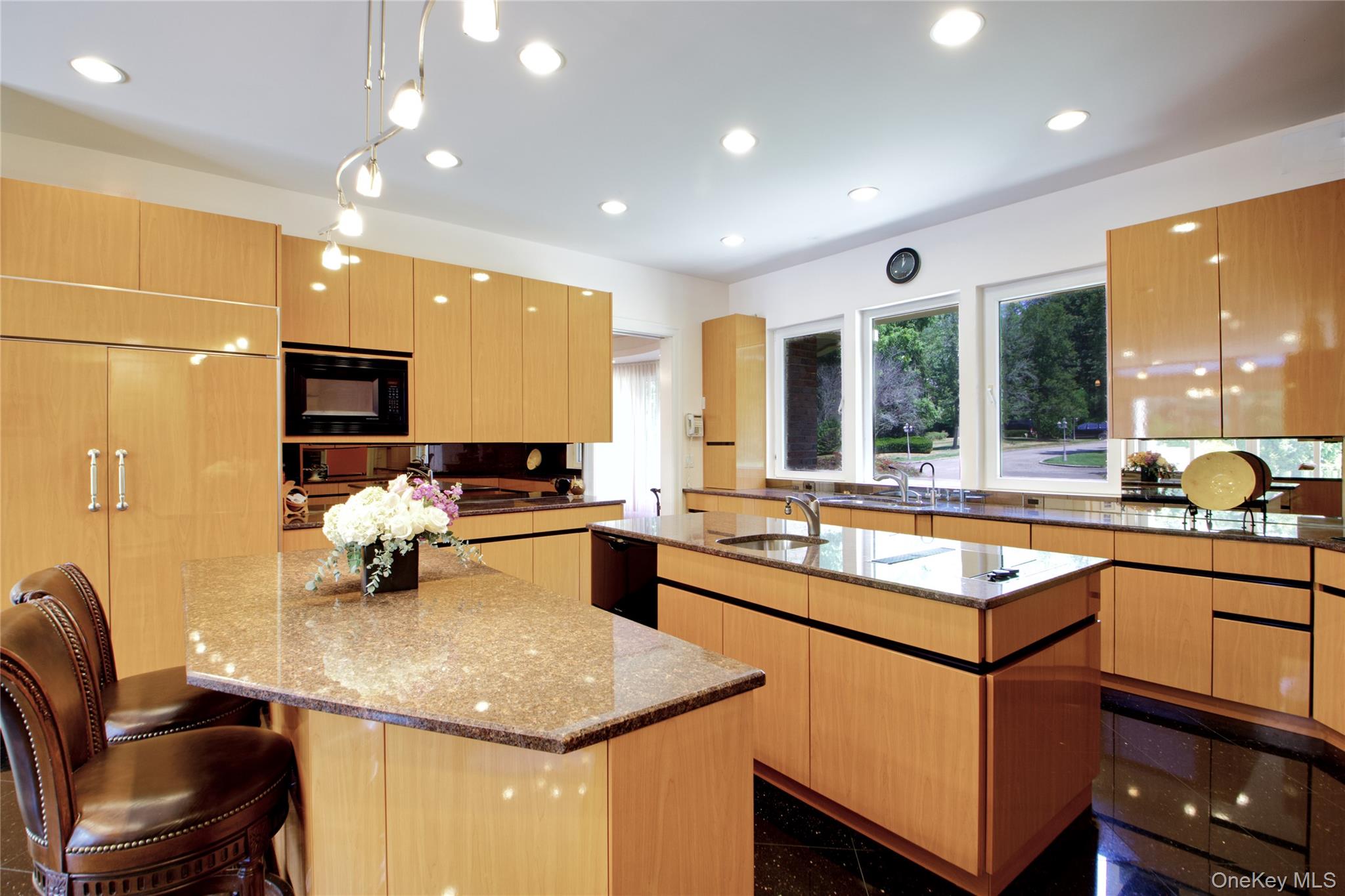 6 Old Wagon Lane, Old Westbury, NY 11568