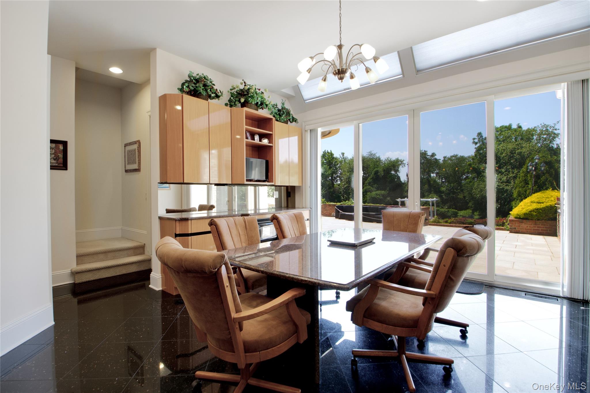 6 Old Wagon Lane, Old Westbury, NY 11568