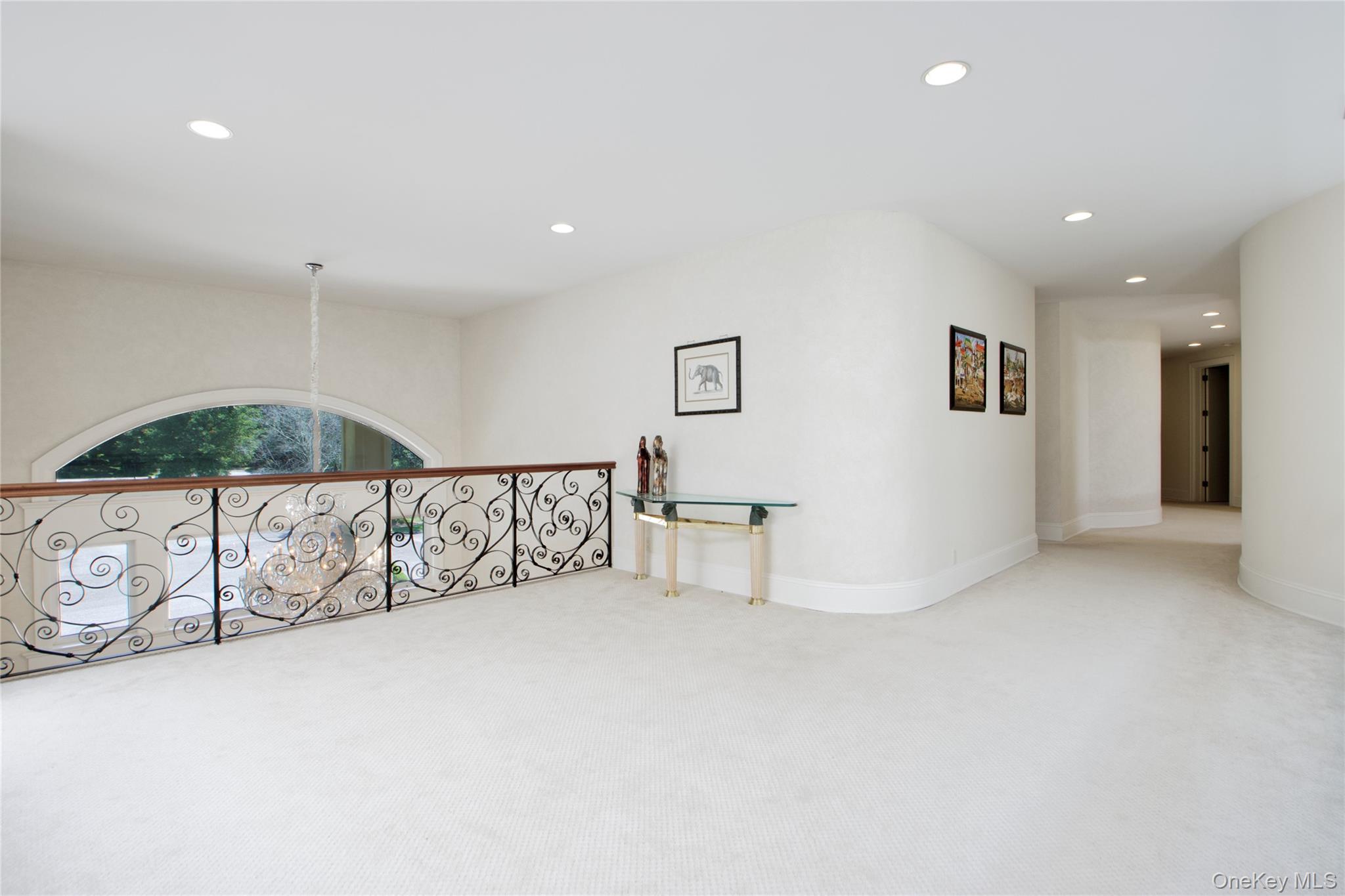 6 Old Wagon Lane, Old Westbury, NY 11568