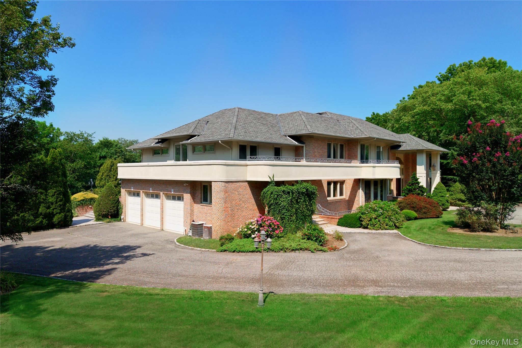 6 Old Wagon Lane, Old Westbury, NY 11568